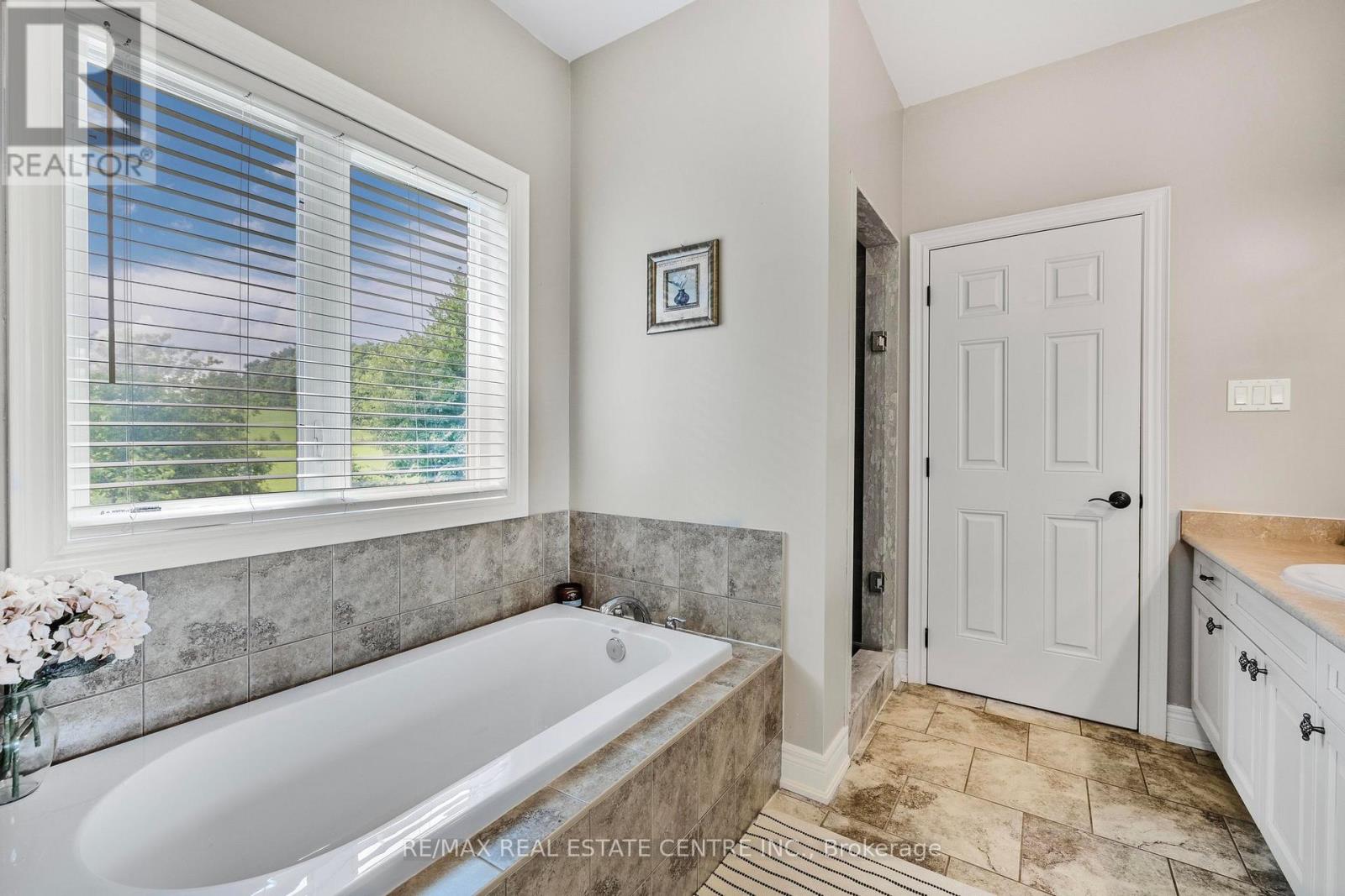 2 ASHLEA LANE - 29