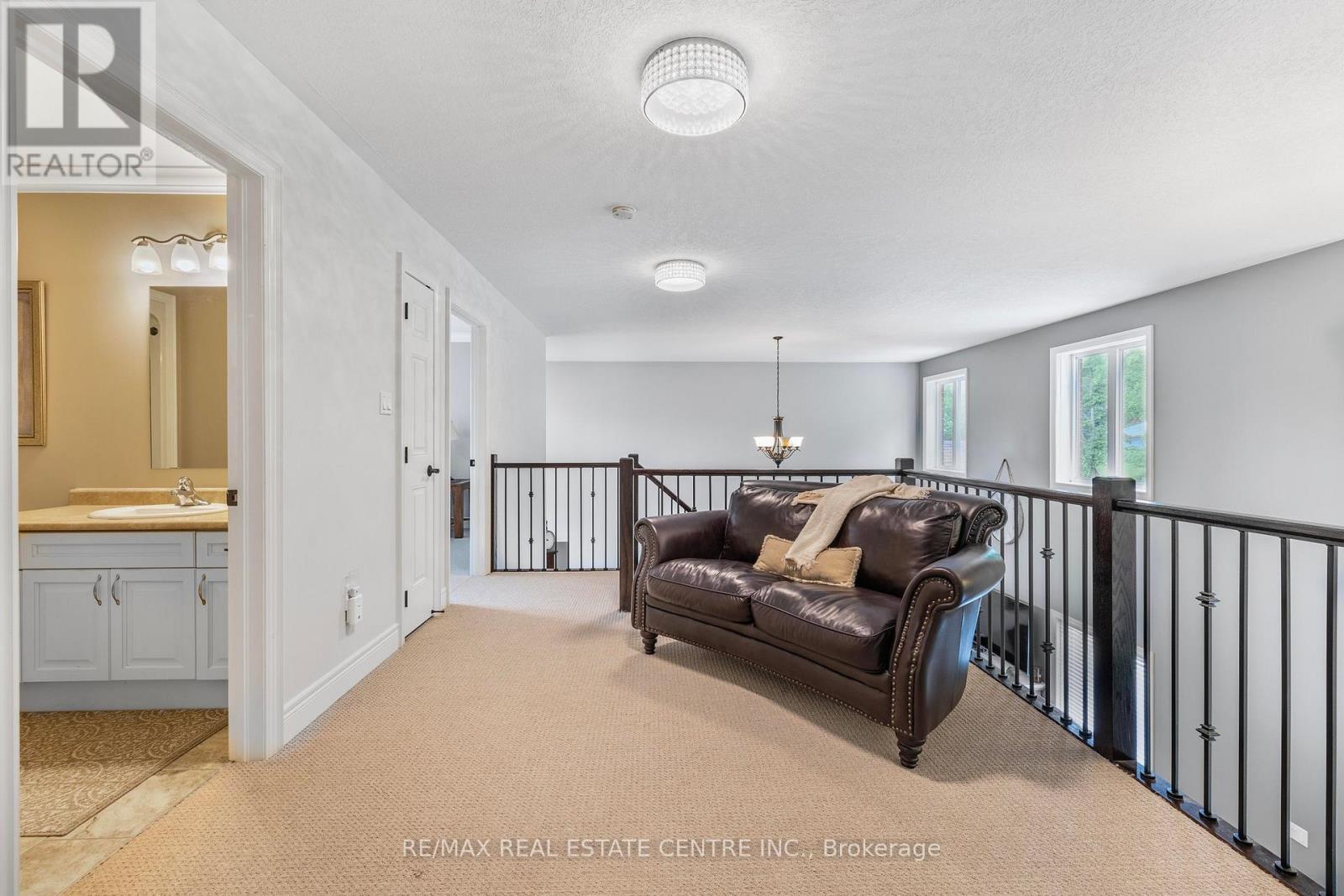 2 ASHLEA LANE - 31