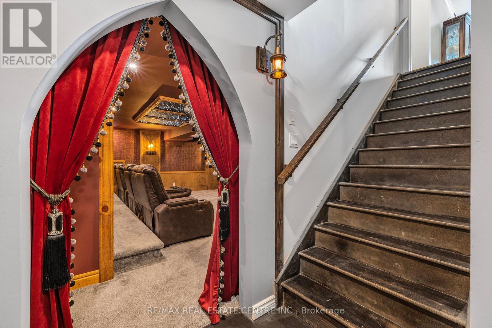 2 ASHLEA LANE - 35