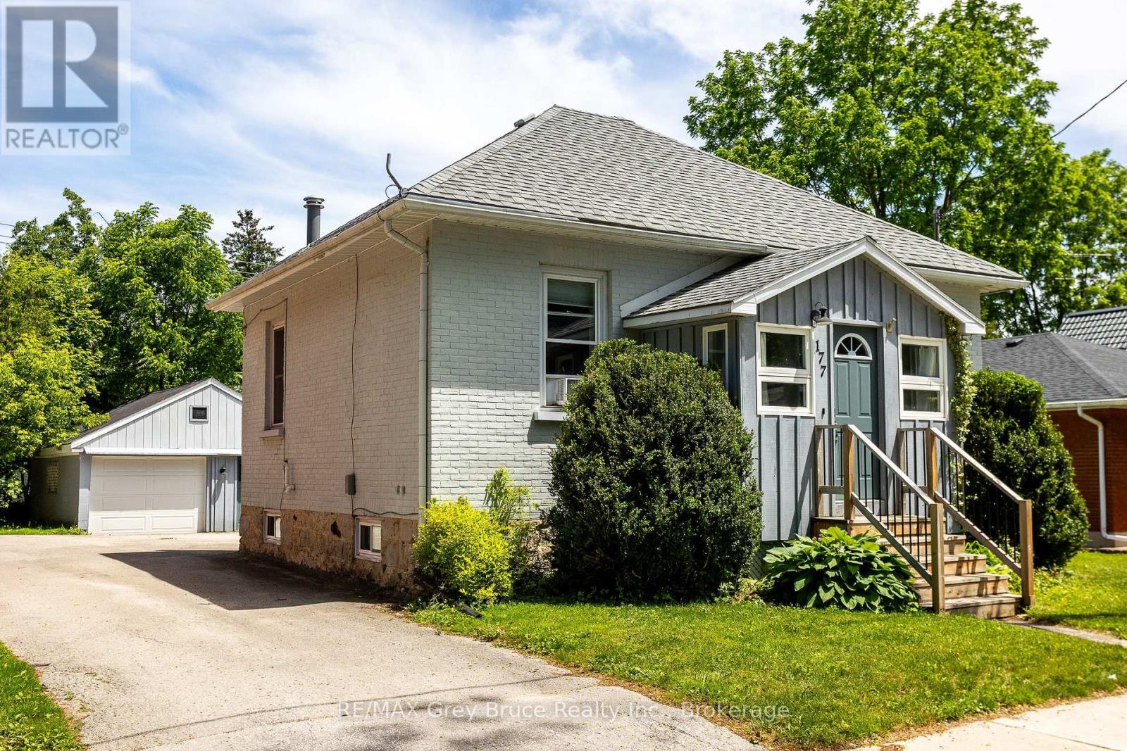 177 2ND AVENUE SW - 1