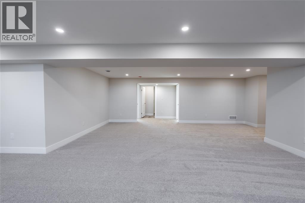 3555 PAUL CRESCENT - 23