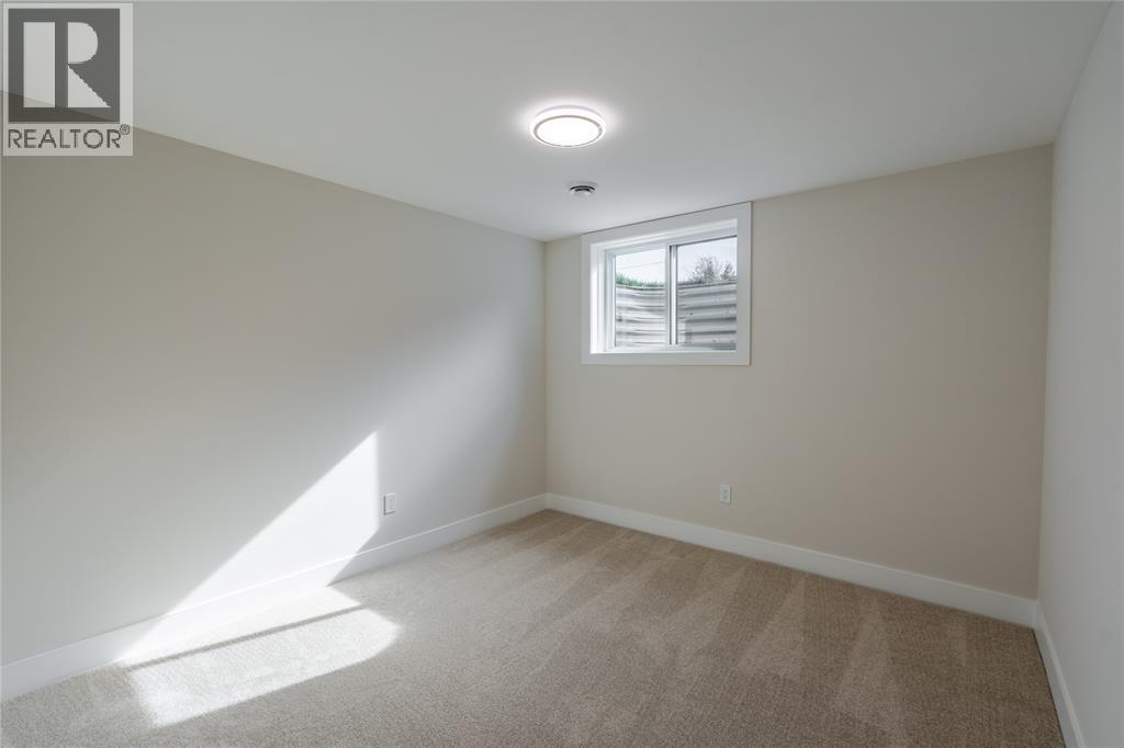 3555 PAUL CRESCENT - 27
