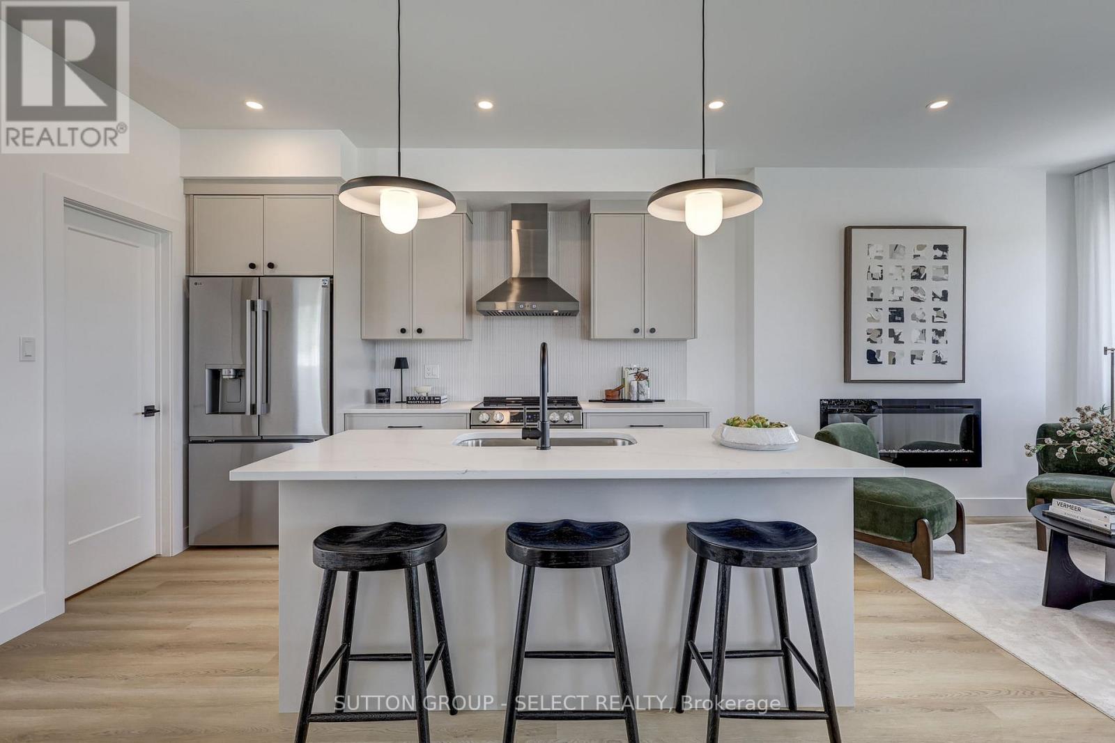#4 3090 PETTY ROAD - 16