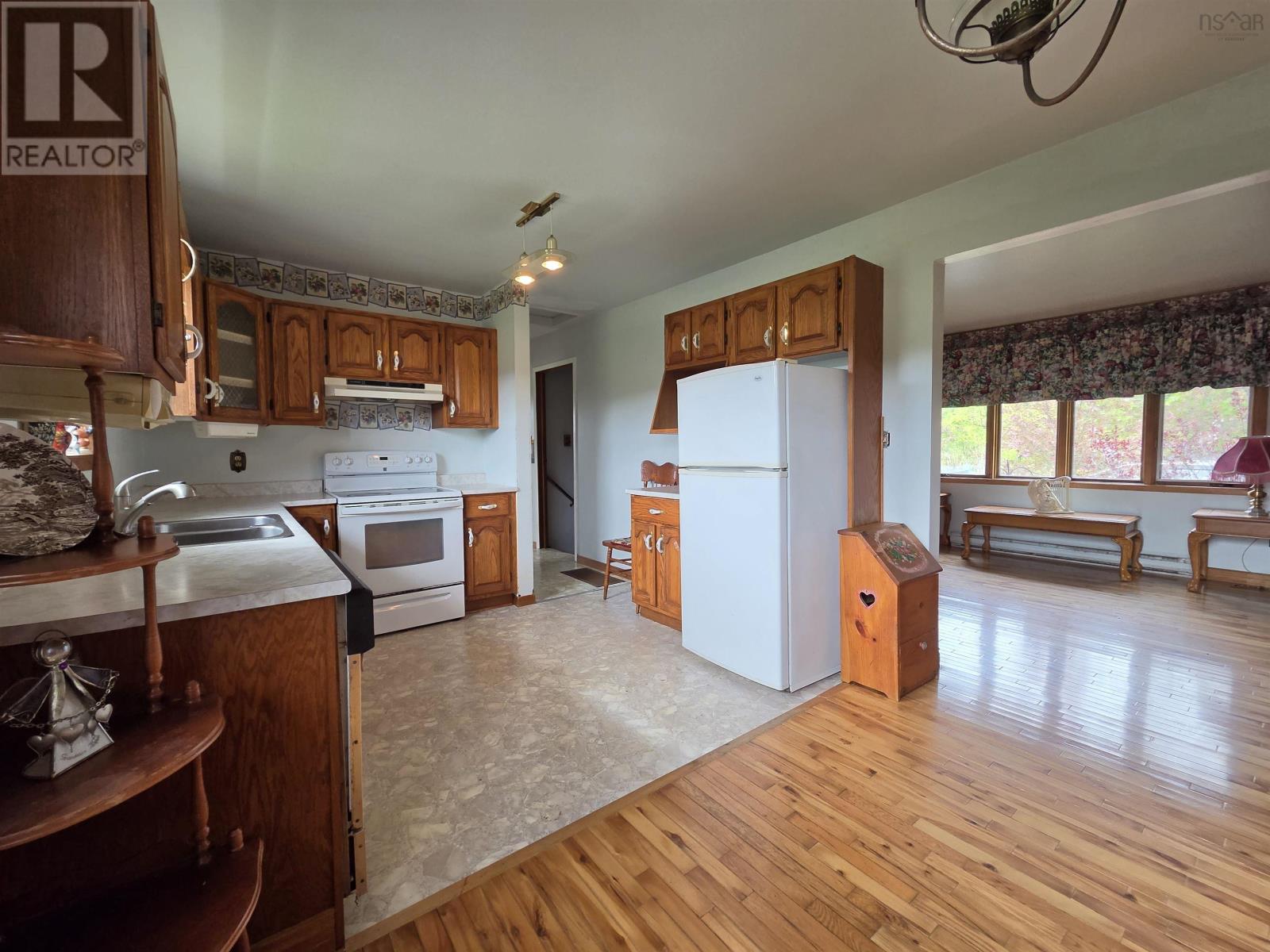 2037 Castle Bay Road - 12