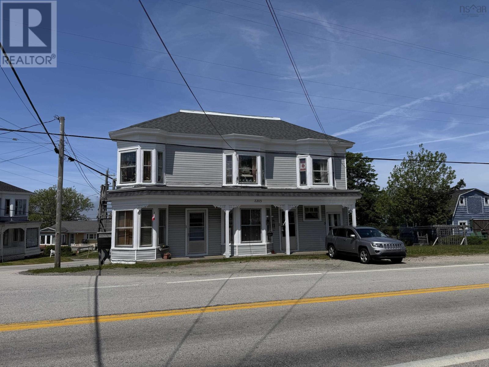 3205 1 Highway - 3
