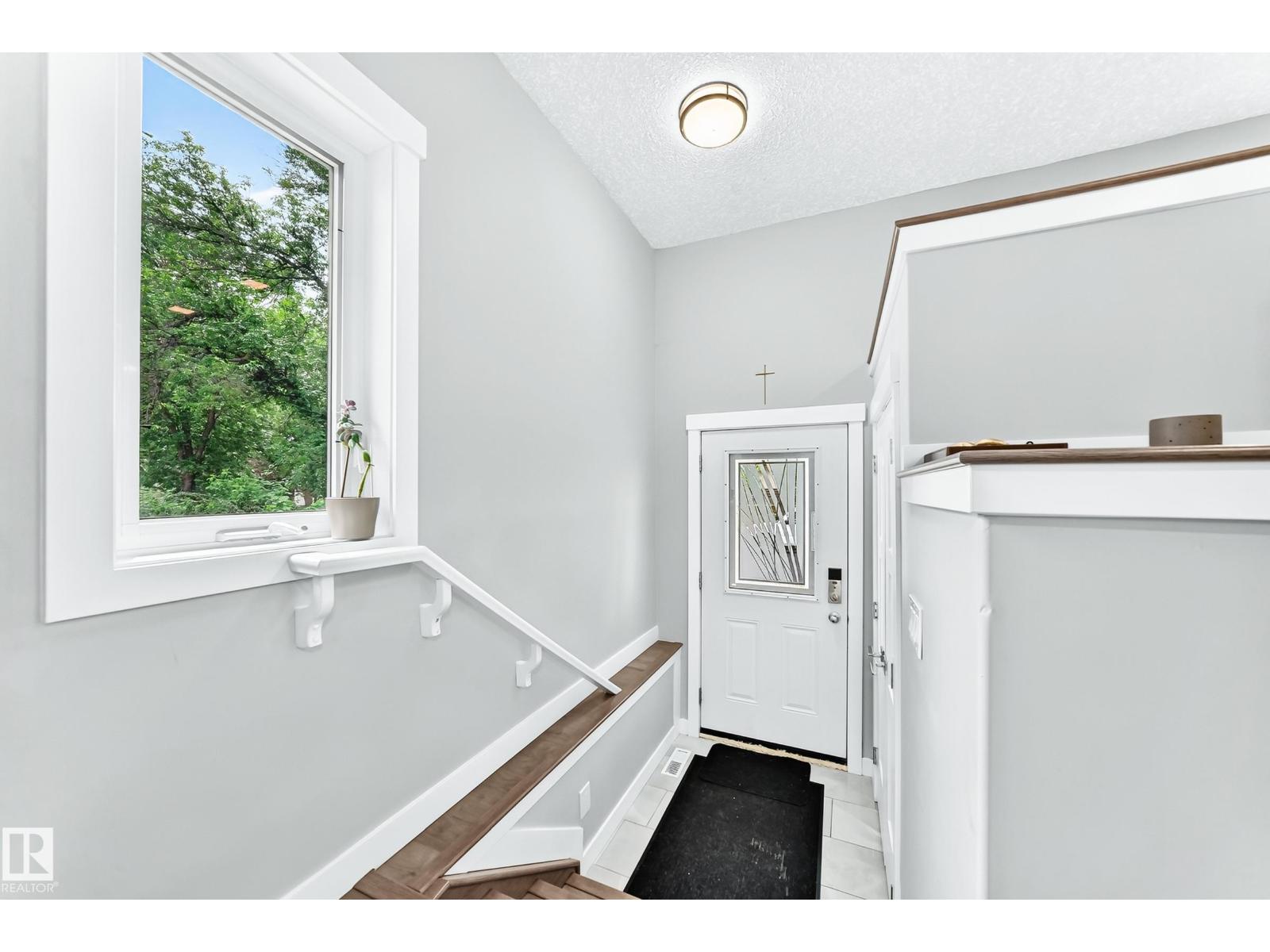 11463 64 ST NW - 3