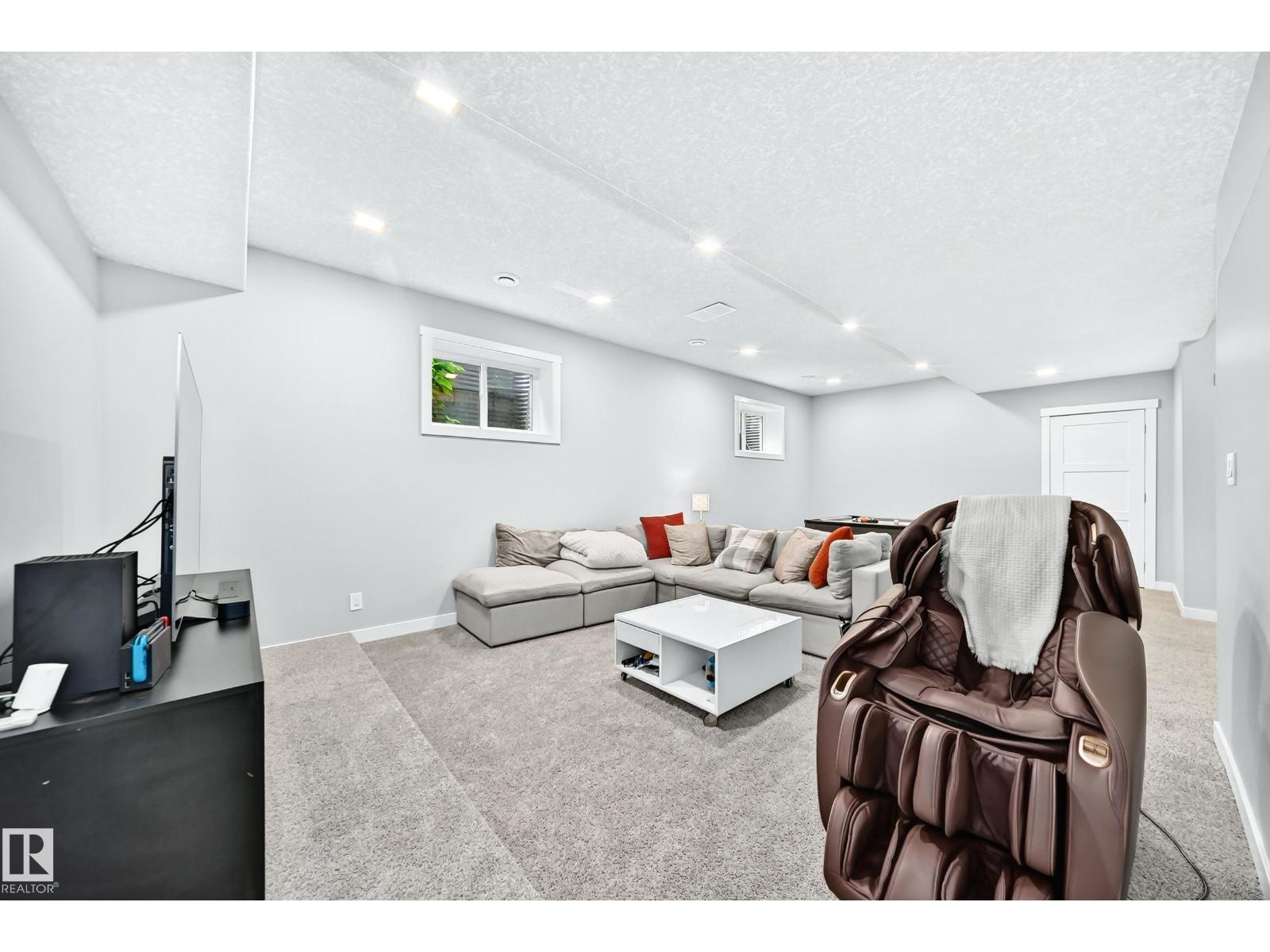 11463 64 ST NW - 38
