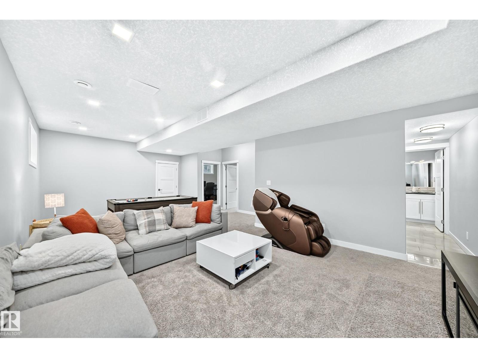 11463 64 ST NW - 39