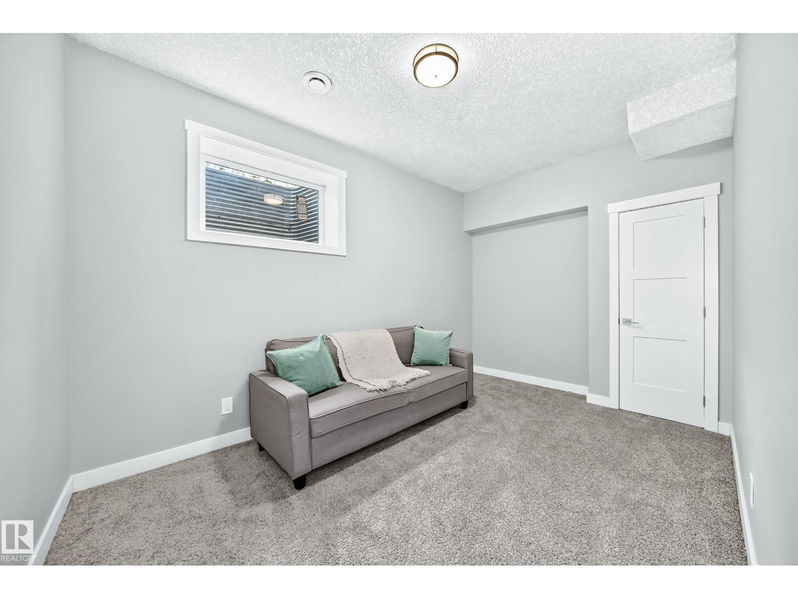 11463 64 ST NW - 44