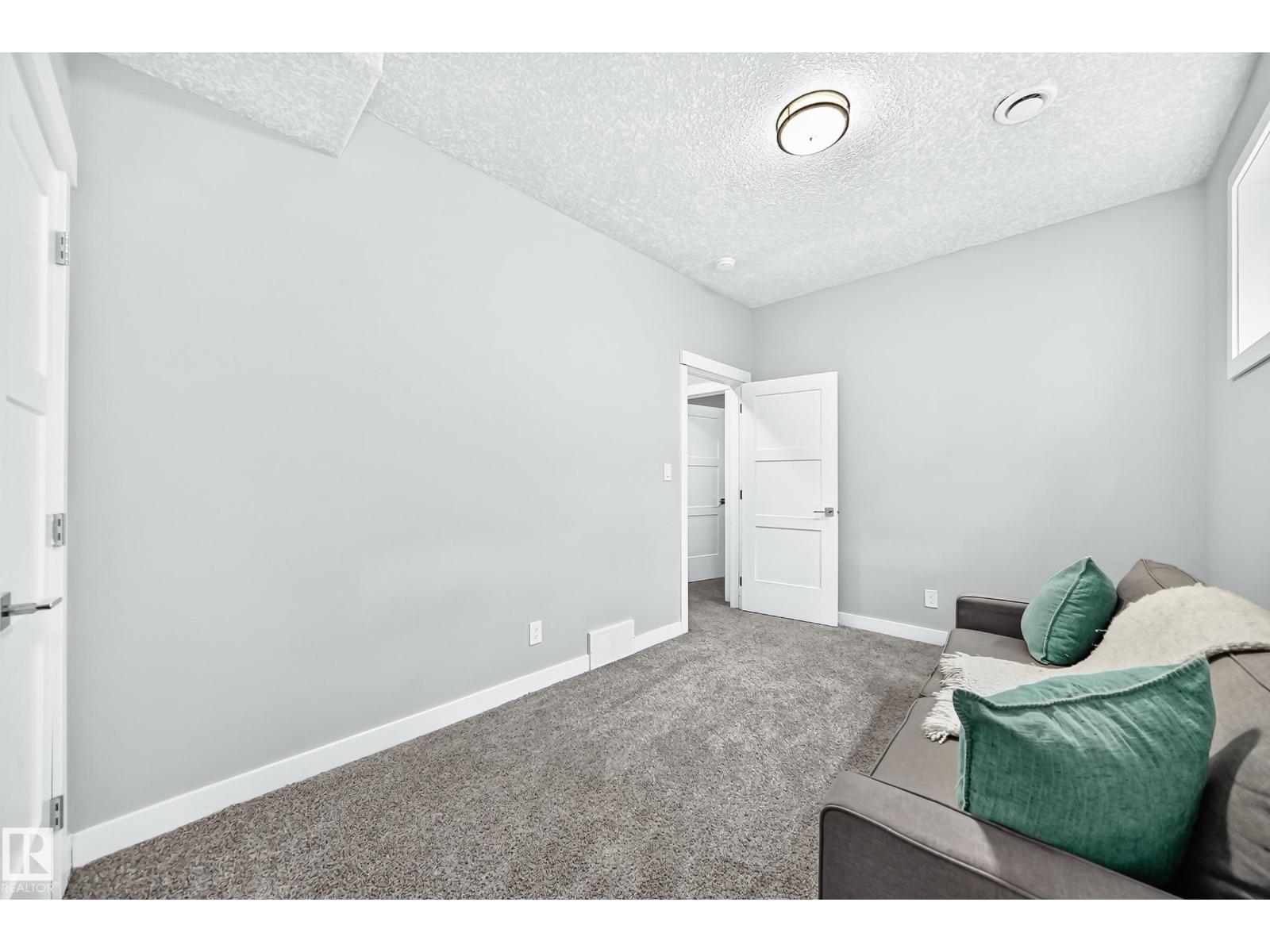 11463 64 ST NW - 45