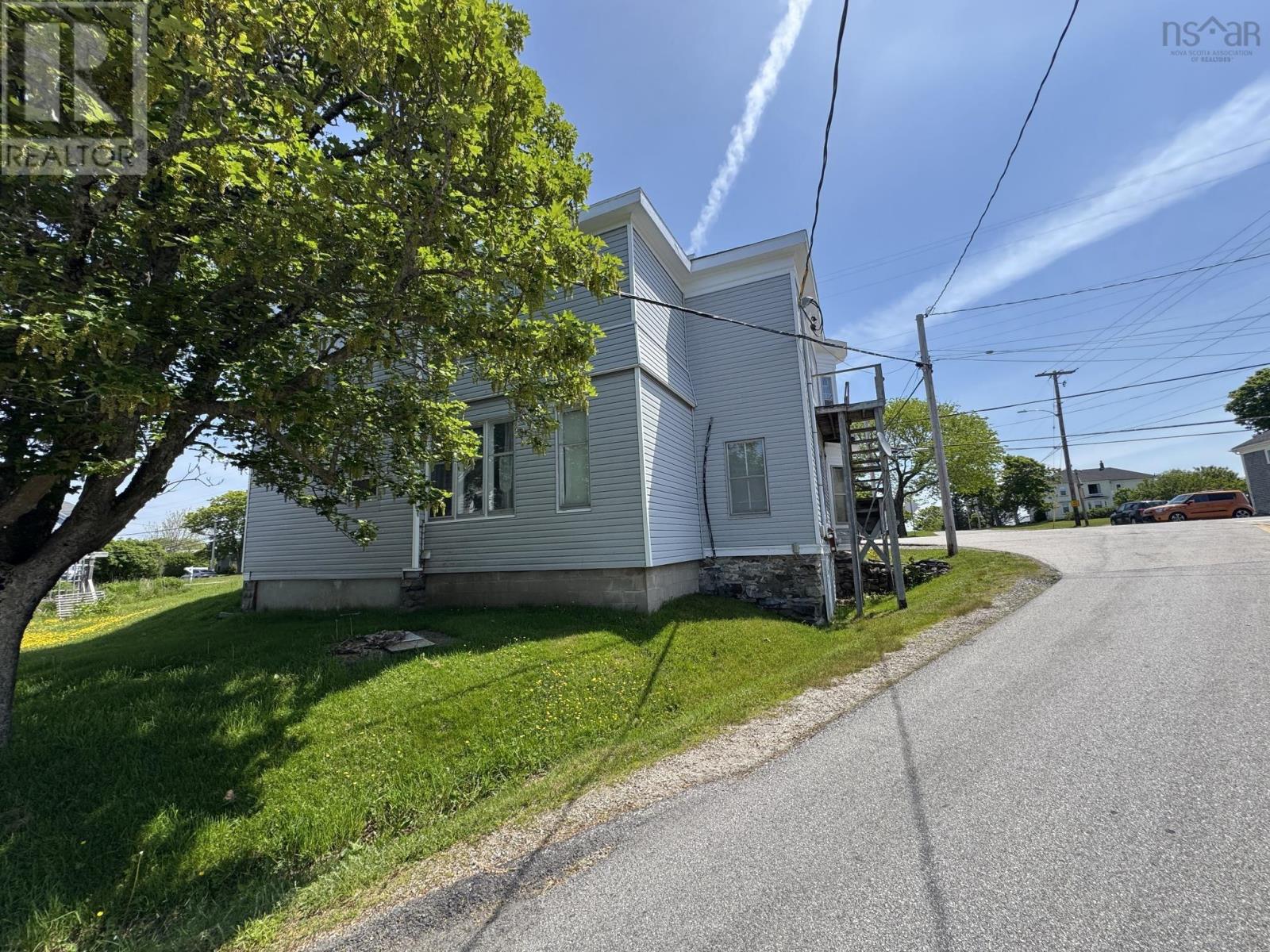 3205 1 Highway - 10