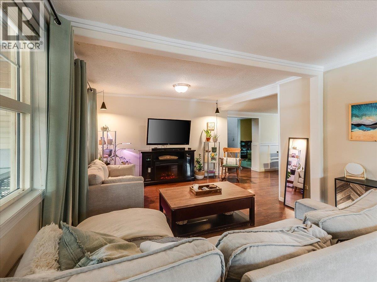 613 11th Avenue - 9