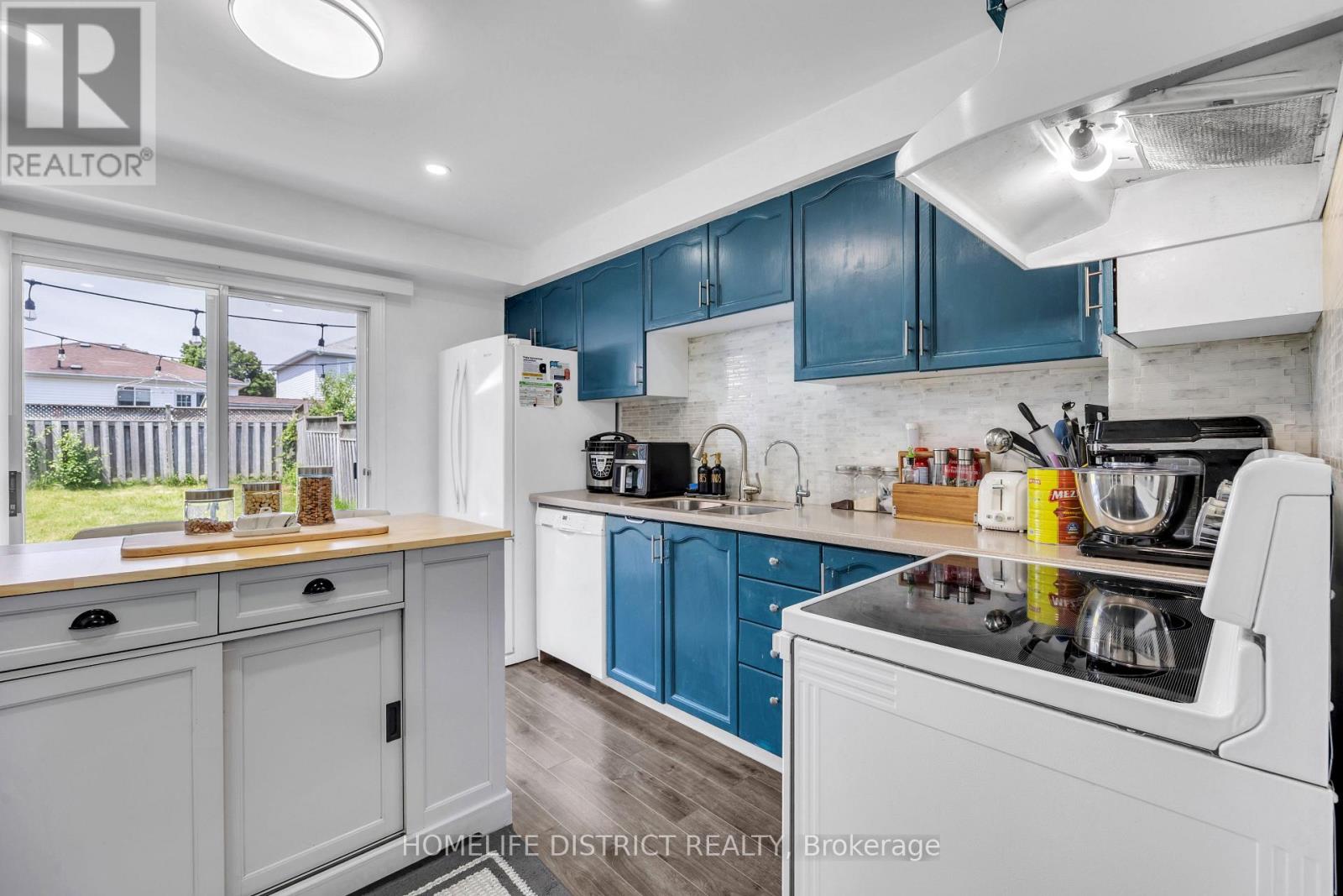 101 CHAMPINE SQUARE - 13