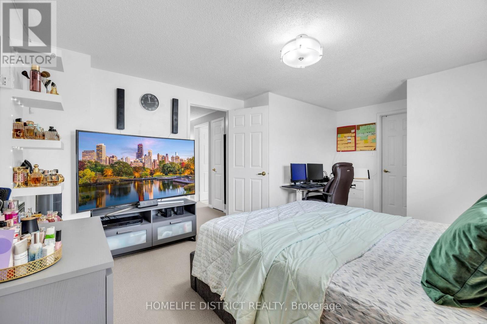 101 CHAMPINE SQUARE - 16