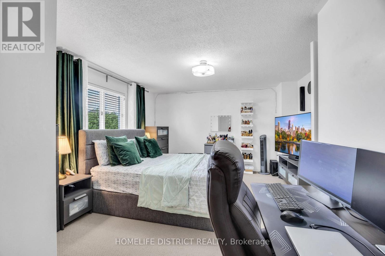 101 CHAMPINE SQUARE - 18