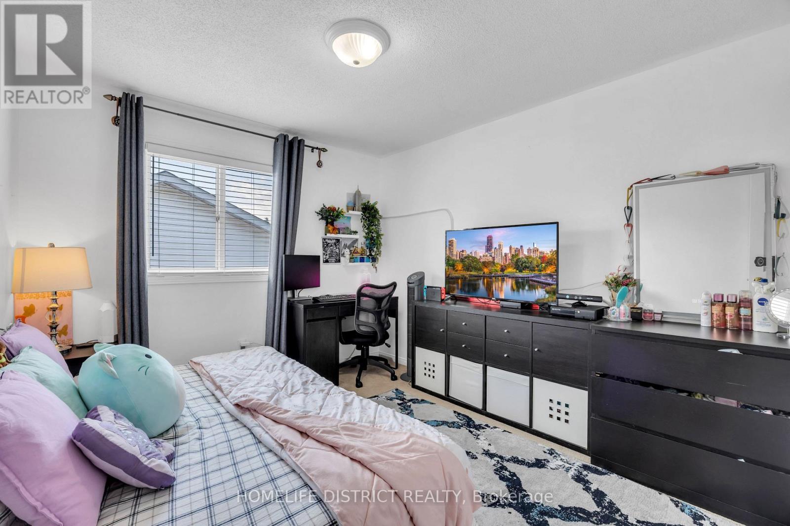 101 CHAMPINE SQUARE - 26