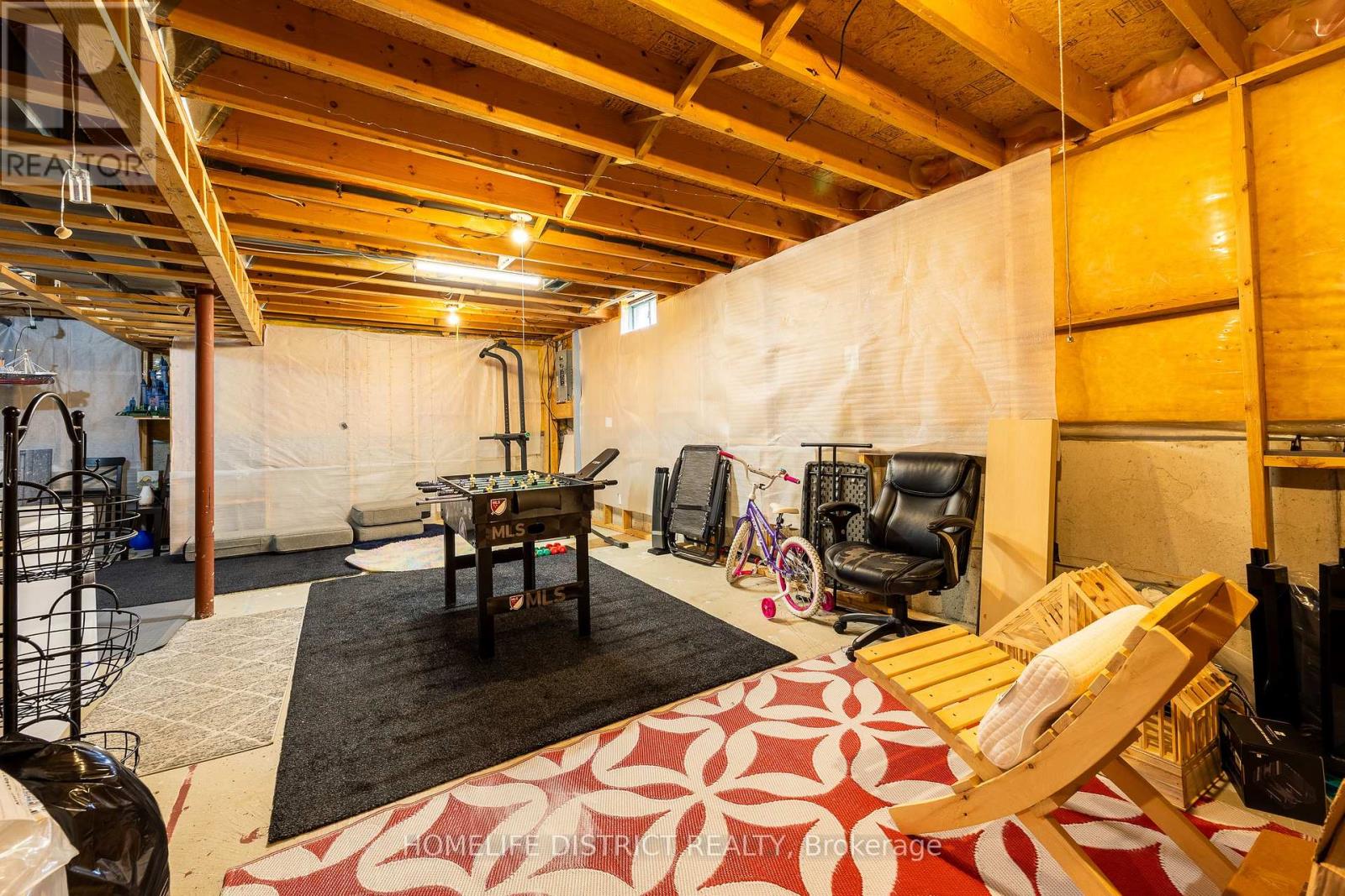 101 CHAMPINE SQUARE - 34
