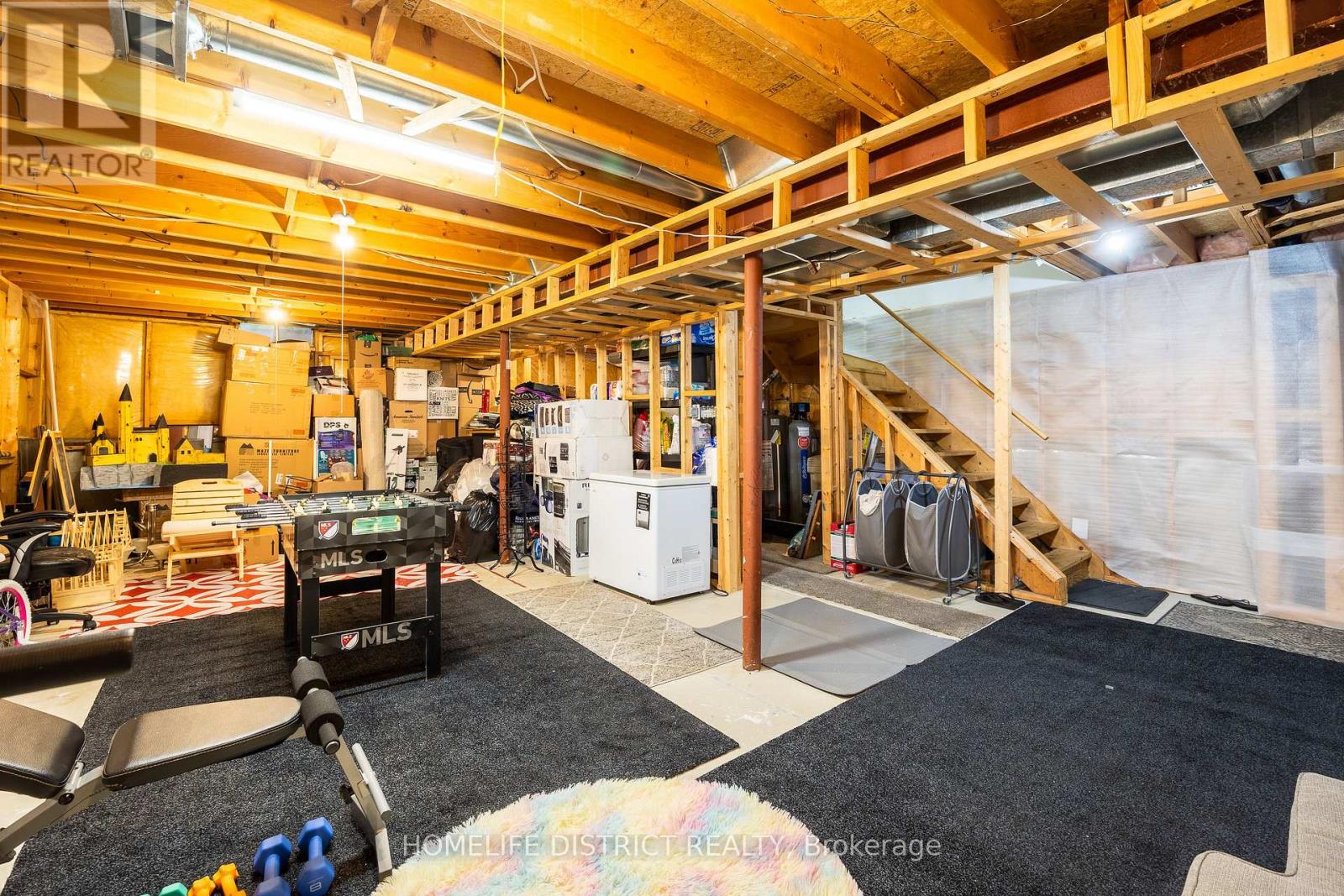 101 CHAMPINE SQUARE - 35