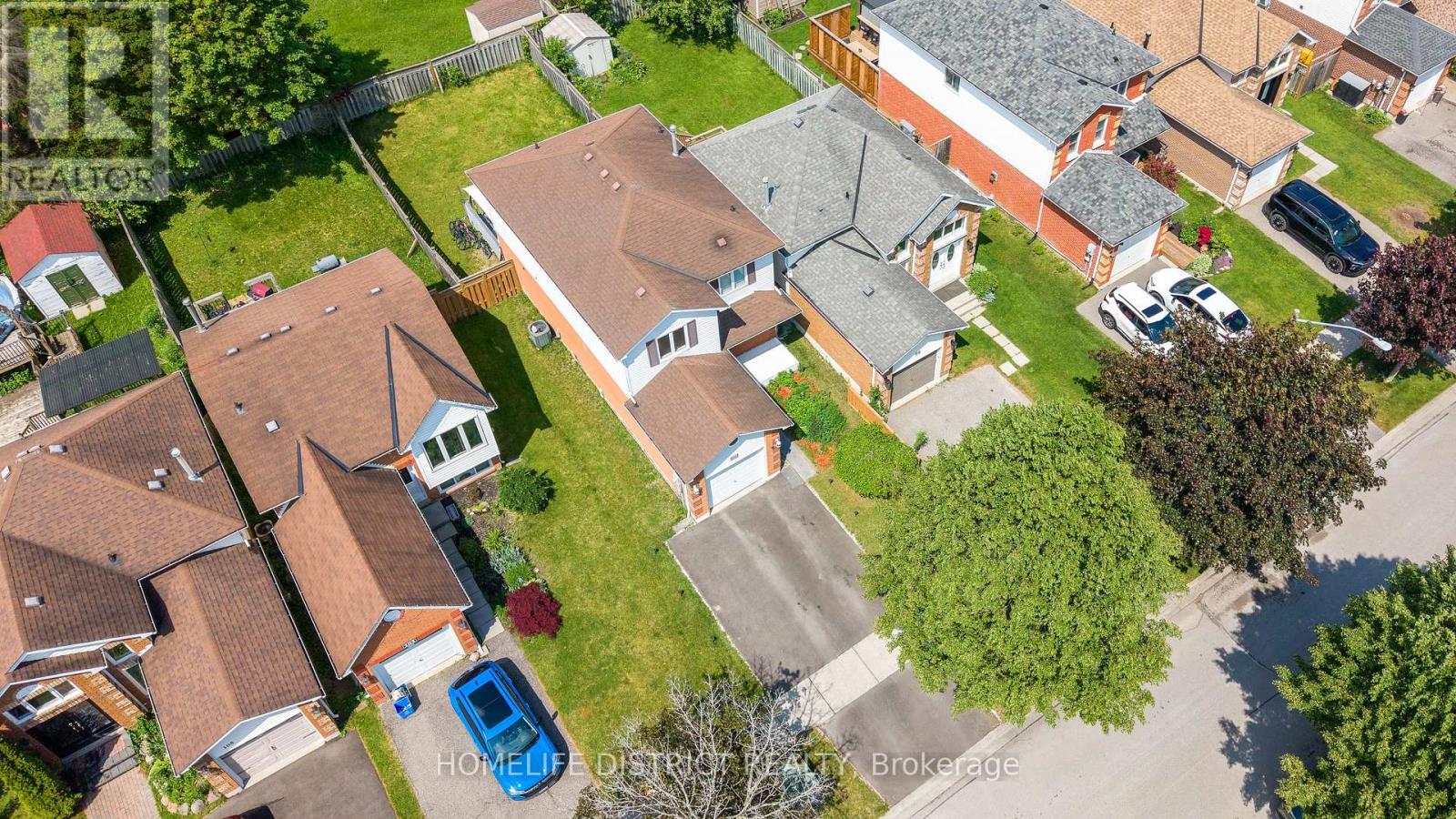 101 CHAMPINE SQUARE - 36