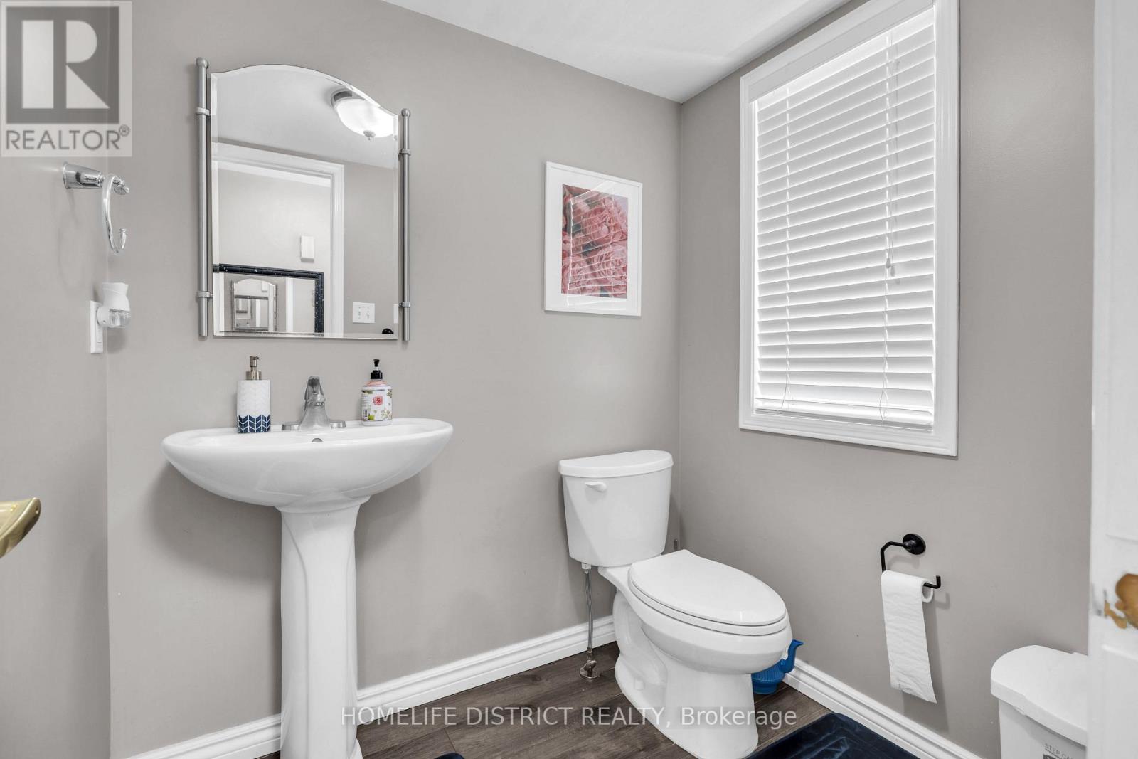 101 CHAMPINE SQUARE - 5