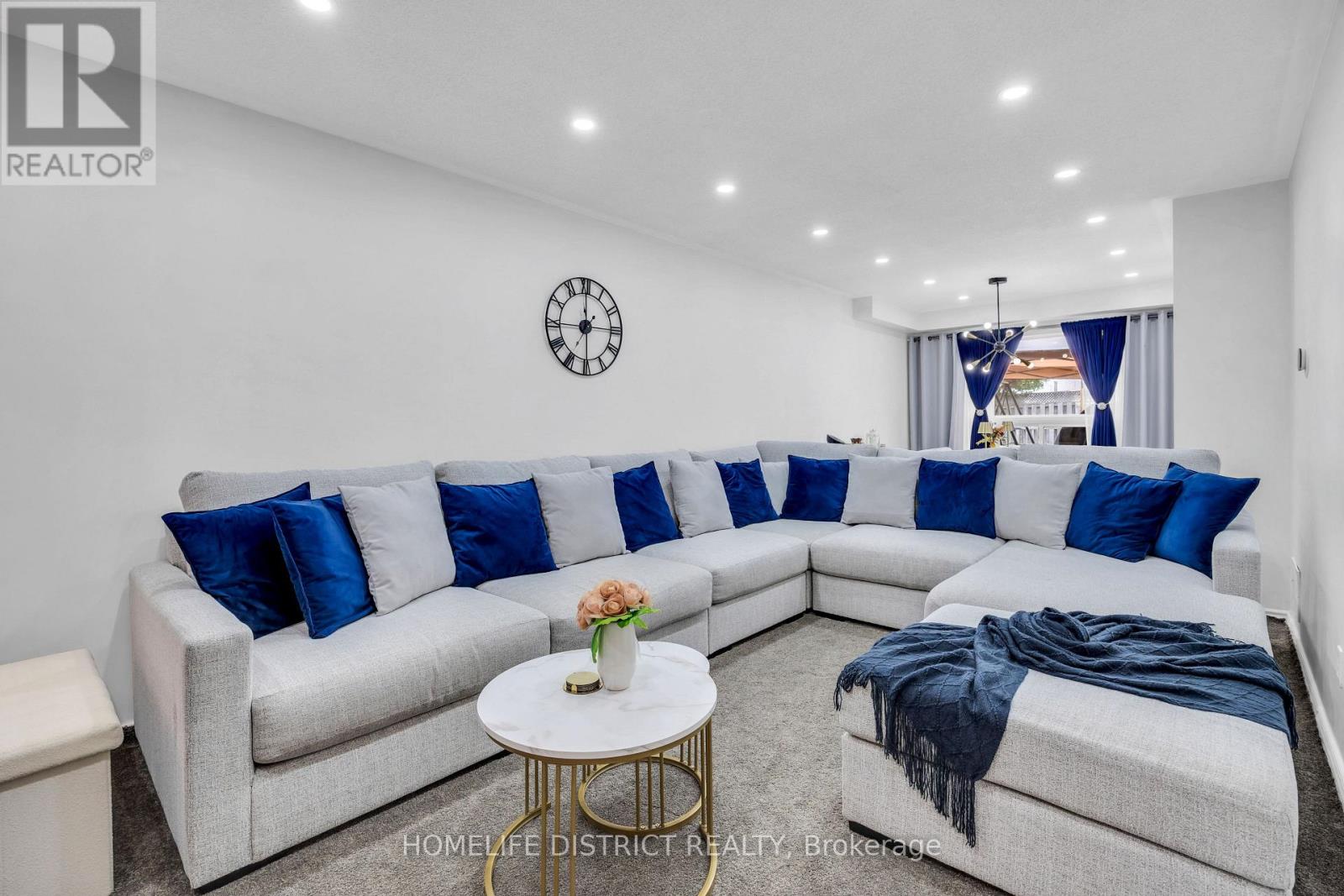 101 CHAMPINE SQUARE - 6
