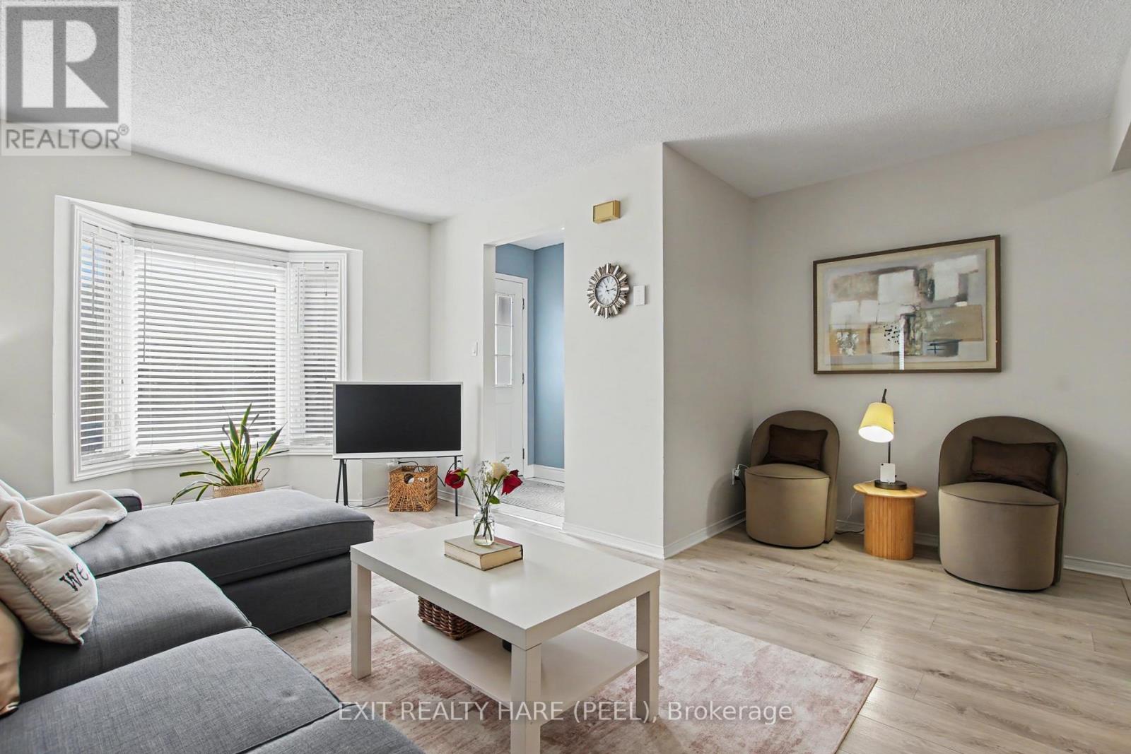 #93 90 LAWRENCE AVENUE - 12