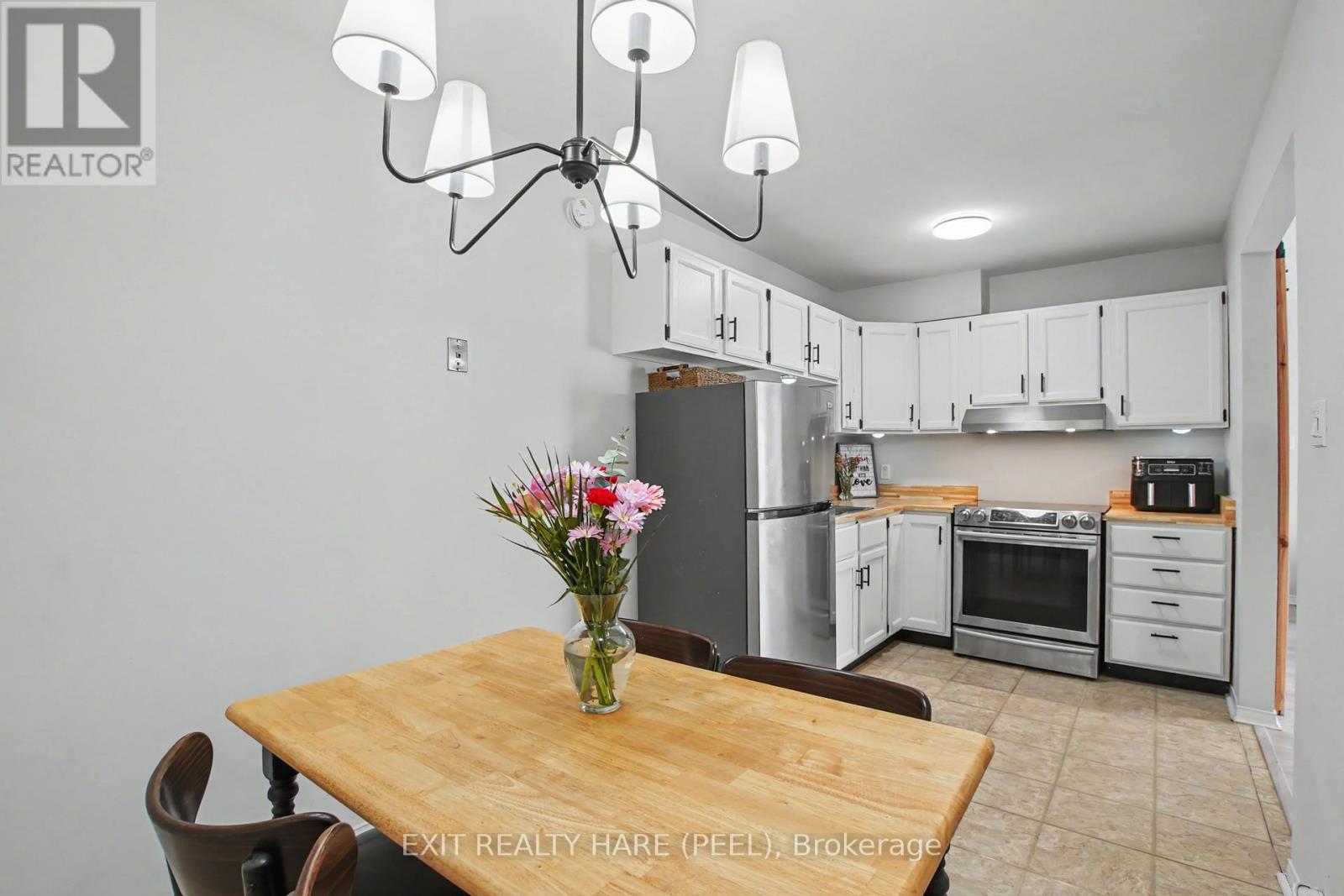 #93 90 LAWRENCE AVENUE - 16