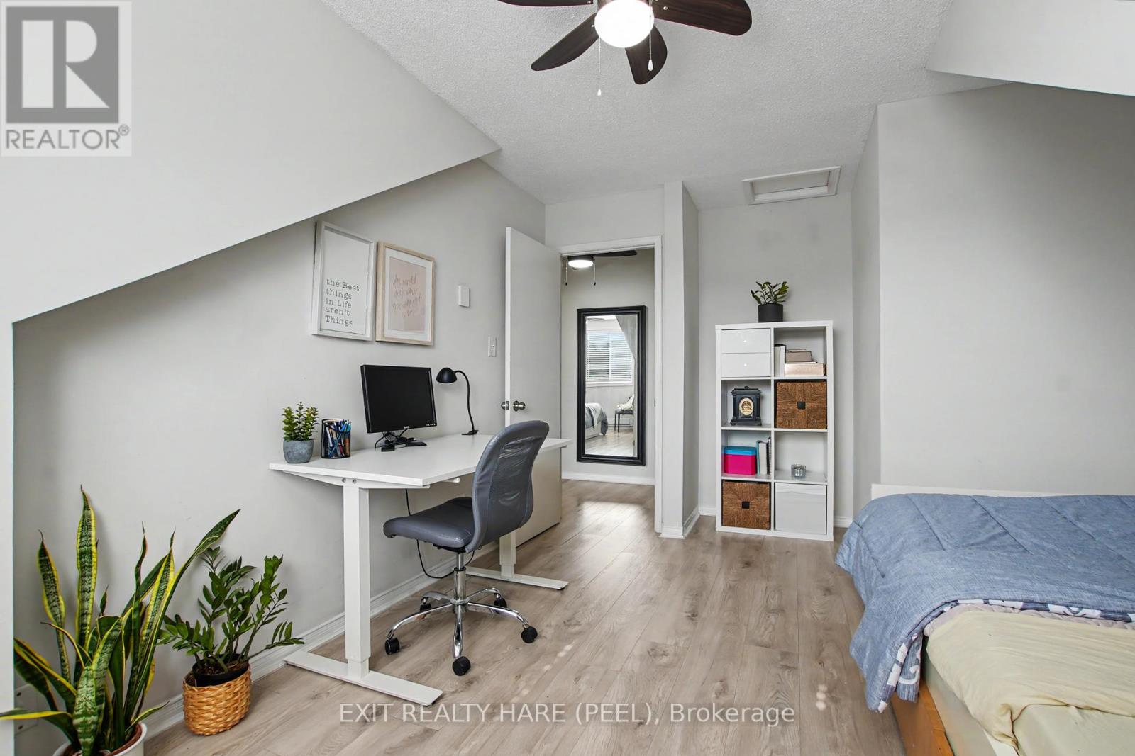 #93 90 LAWRENCE AVENUE - 19