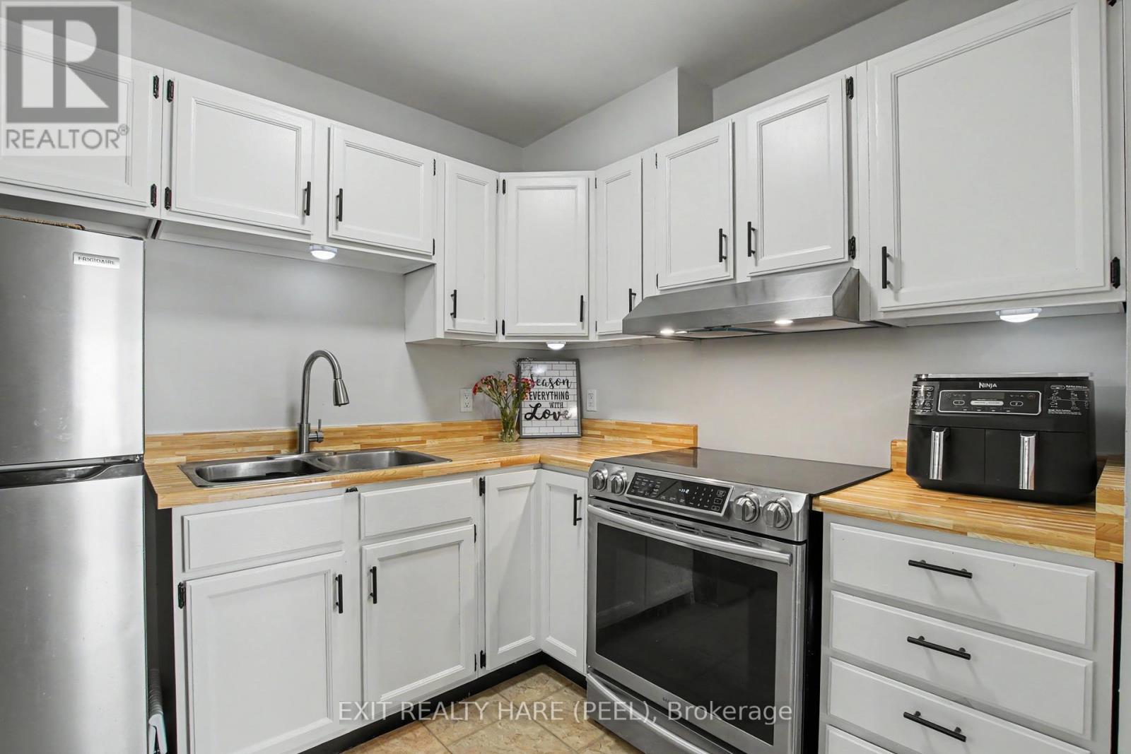 #93 90 LAWRENCE AVENUE - 14