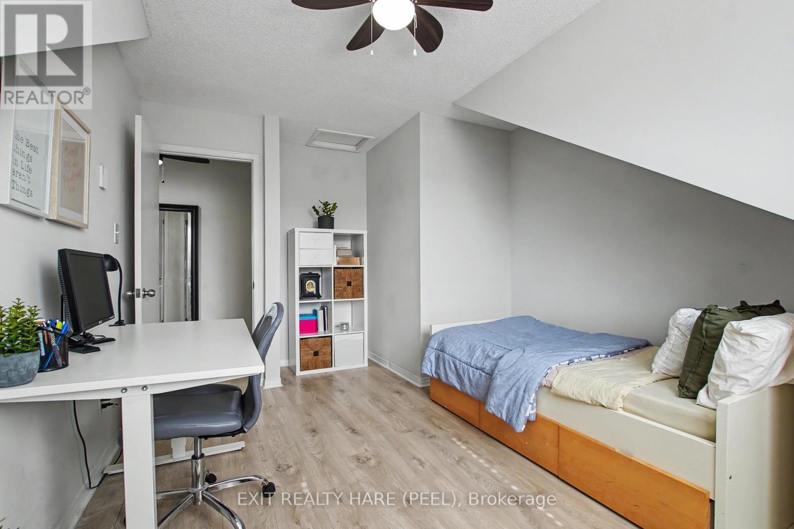 #93 90 LAWRENCE AVENUE - 18