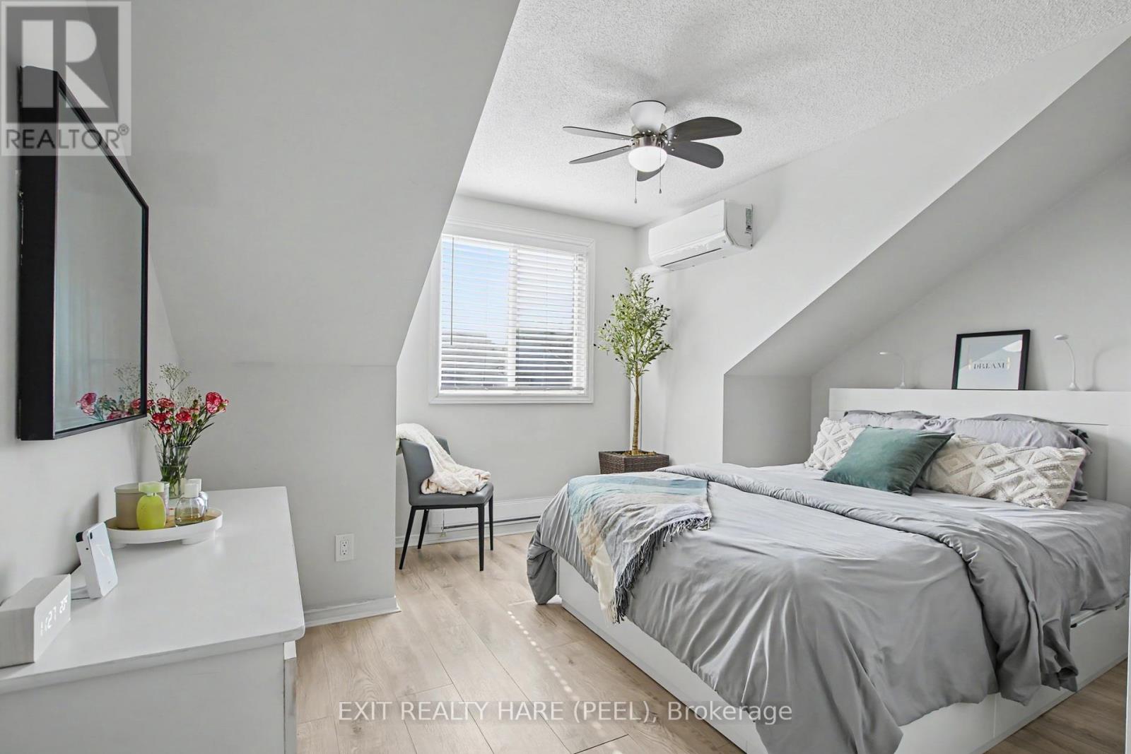 #93 90 LAWRENCE AVENUE - 20