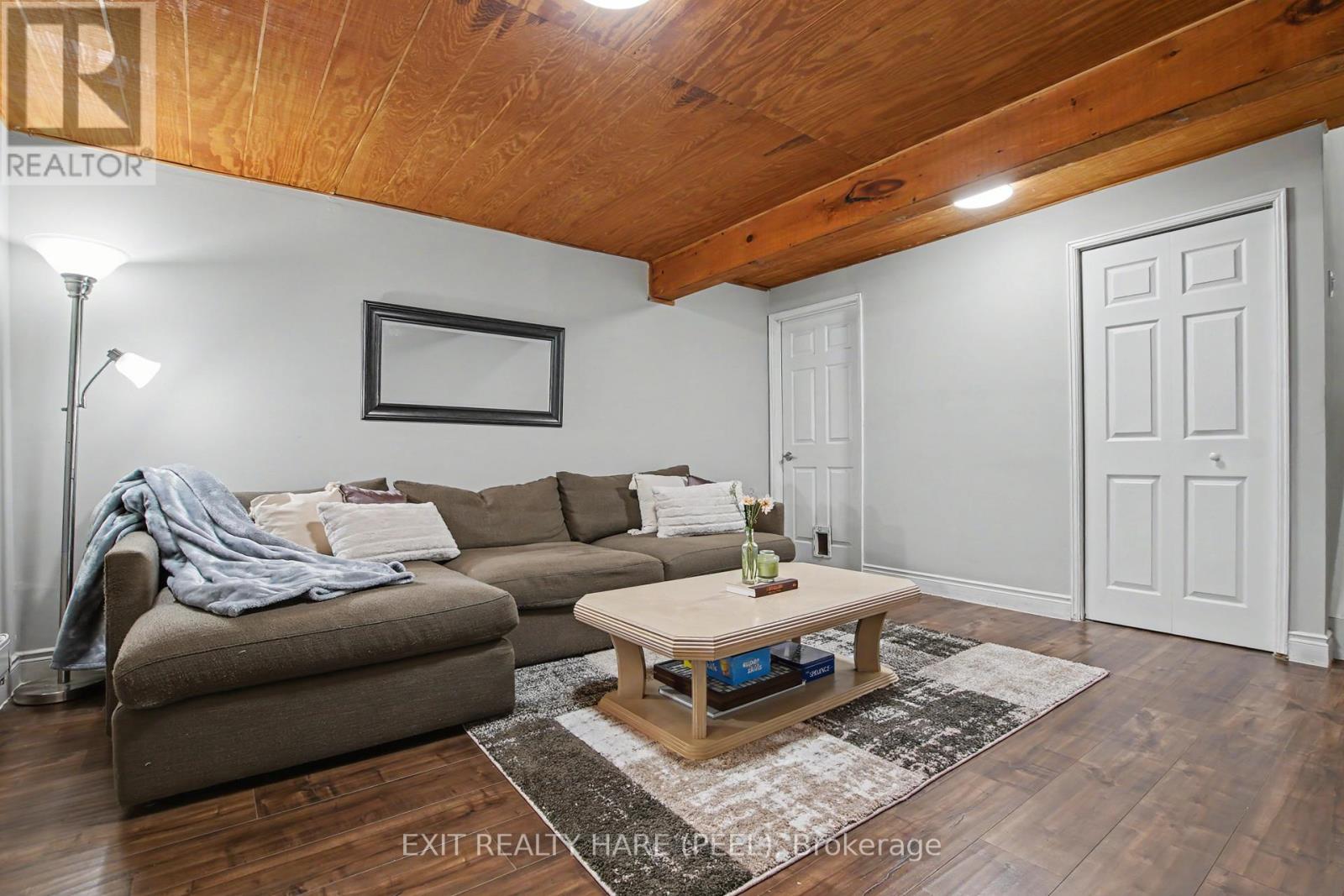 #93 90 LAWRENCE AVENUE - 26