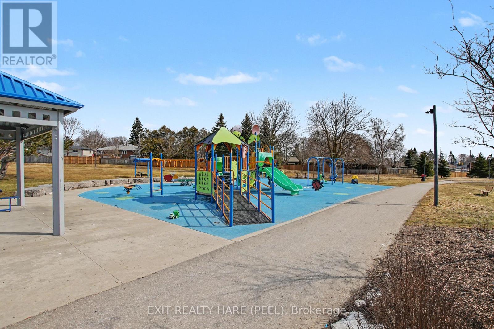 #93 90 LAWRENCE AVENUE - 31