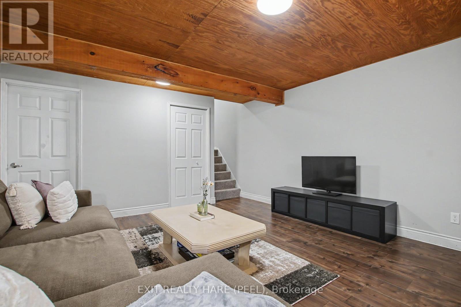 #93 90 LAWRENCE AVENUE - 27