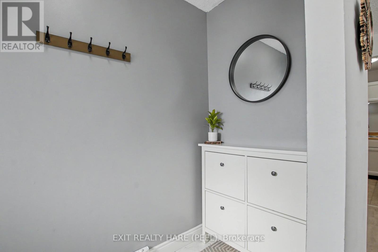 #93 90 LAWRENCE AVENUE - 8