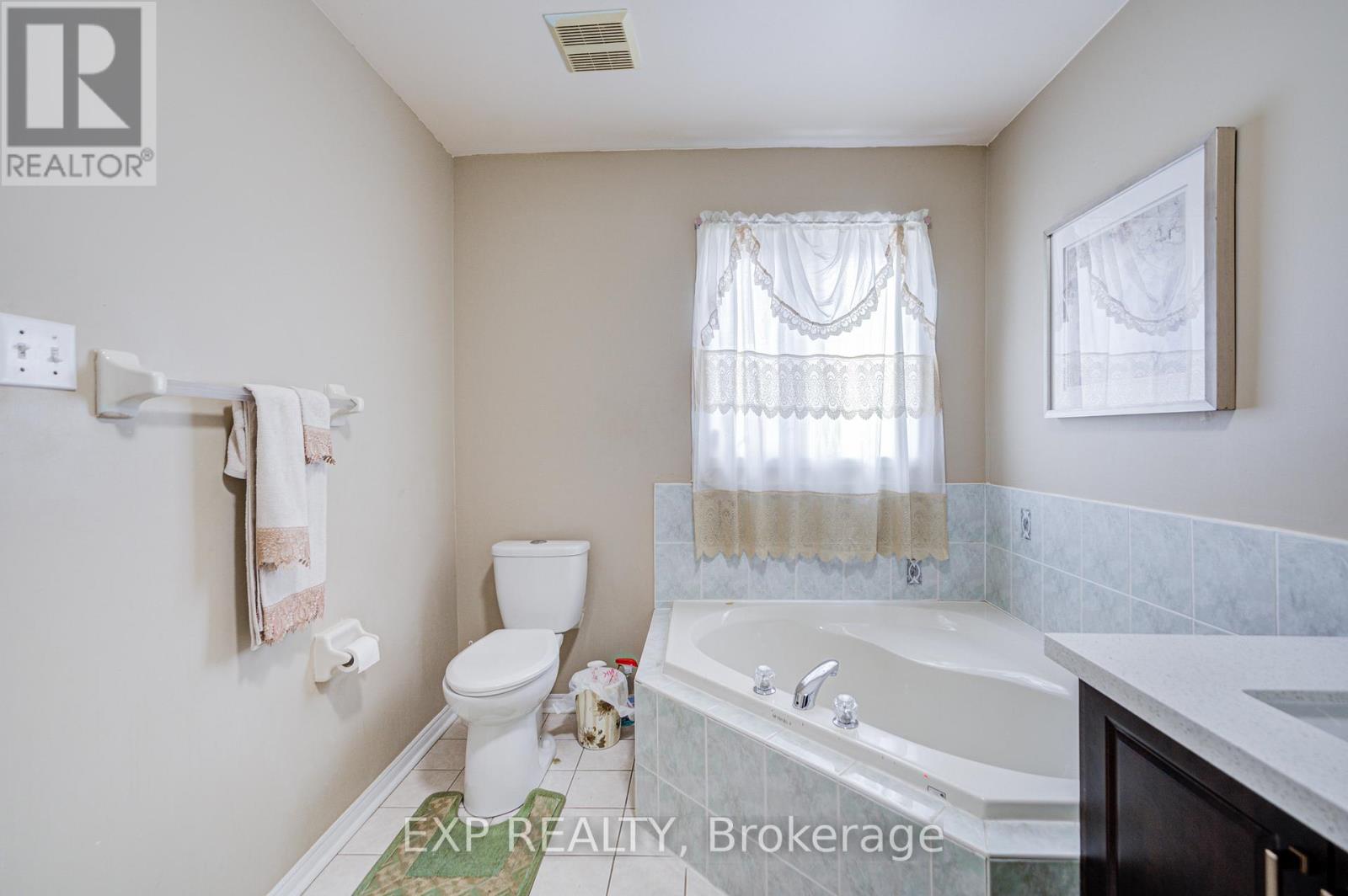 211 SOPHIA ROAD - 22