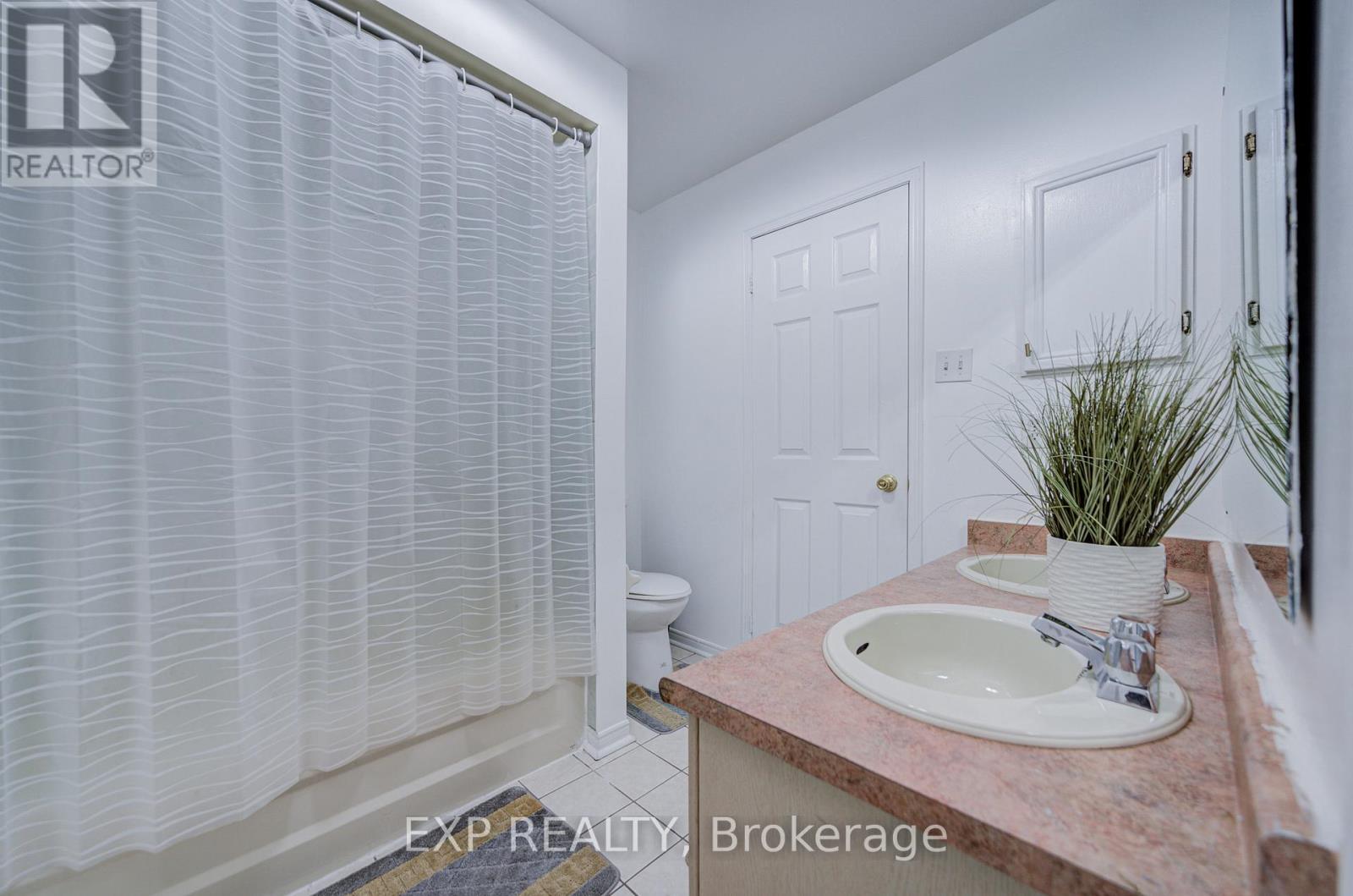 211 SOPHIA ROAD - 26