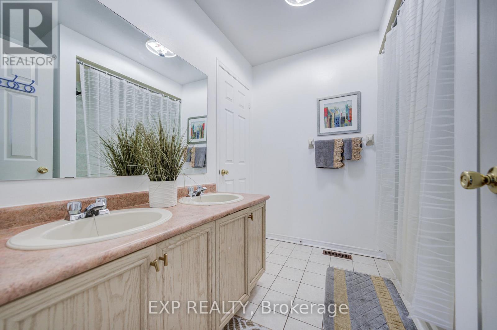 211 SOPHIA ROAD - 27