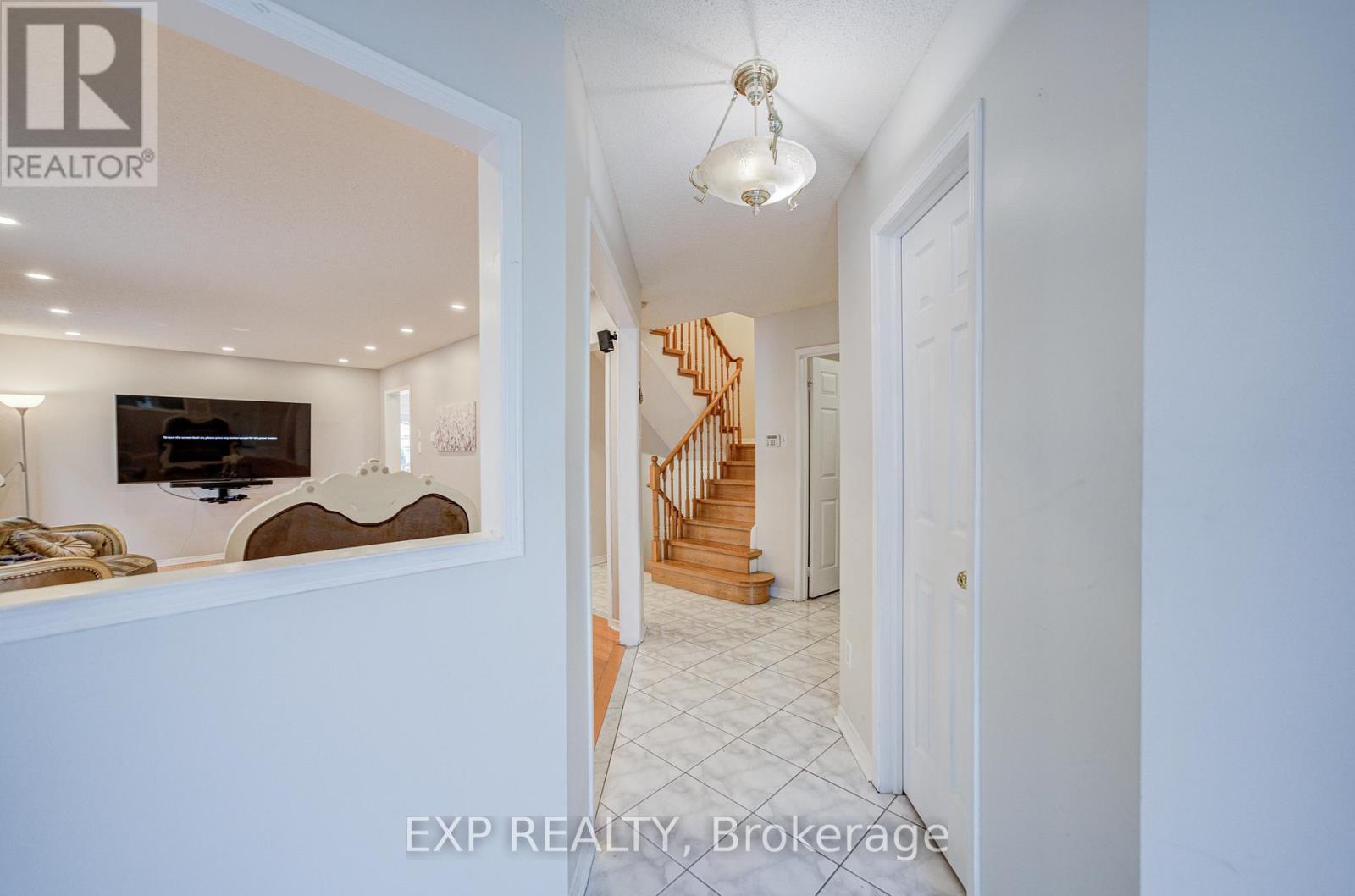211 SOPHIA ROAD - 3