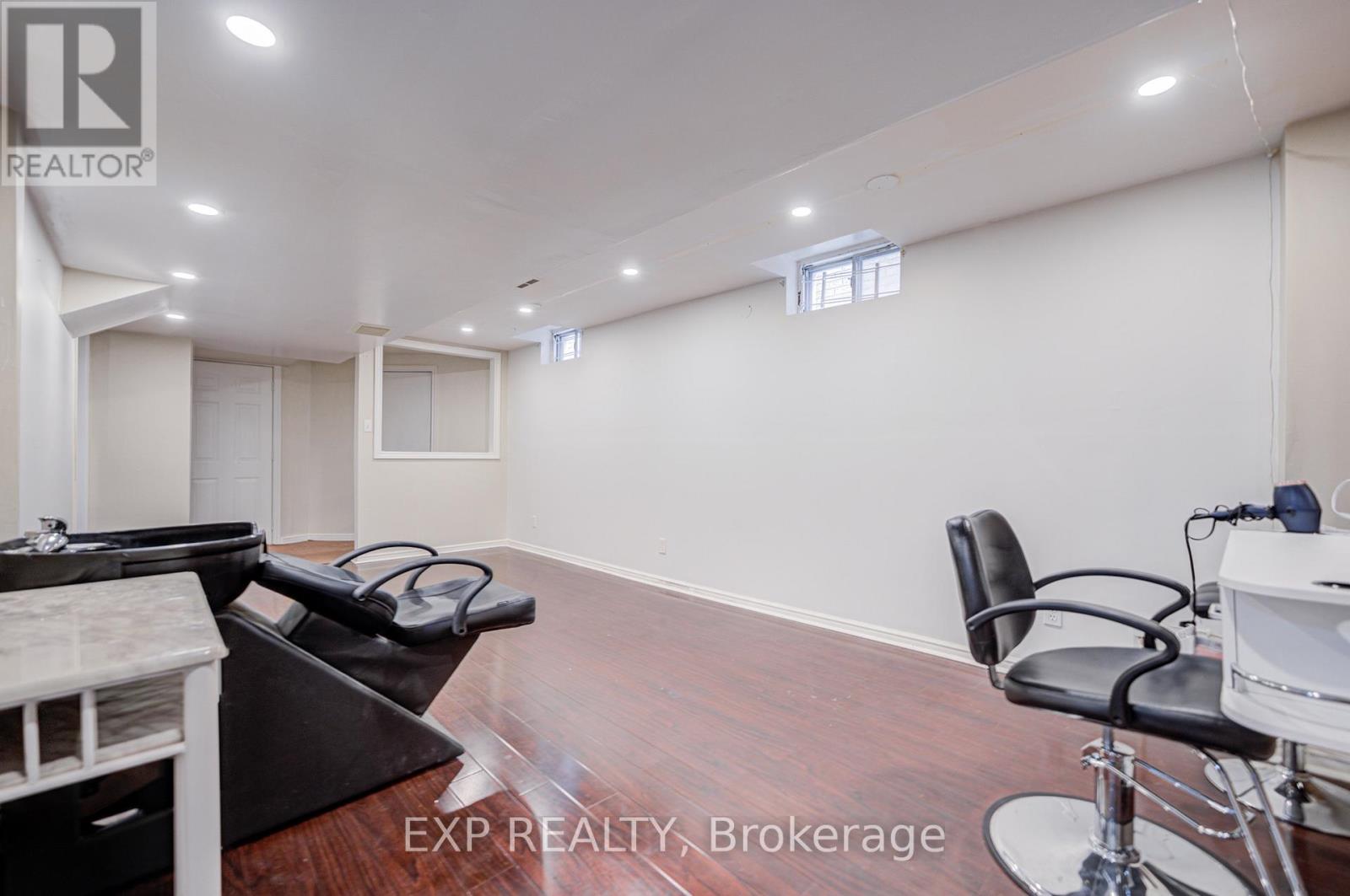 211 SOPHIA ROAD - 34