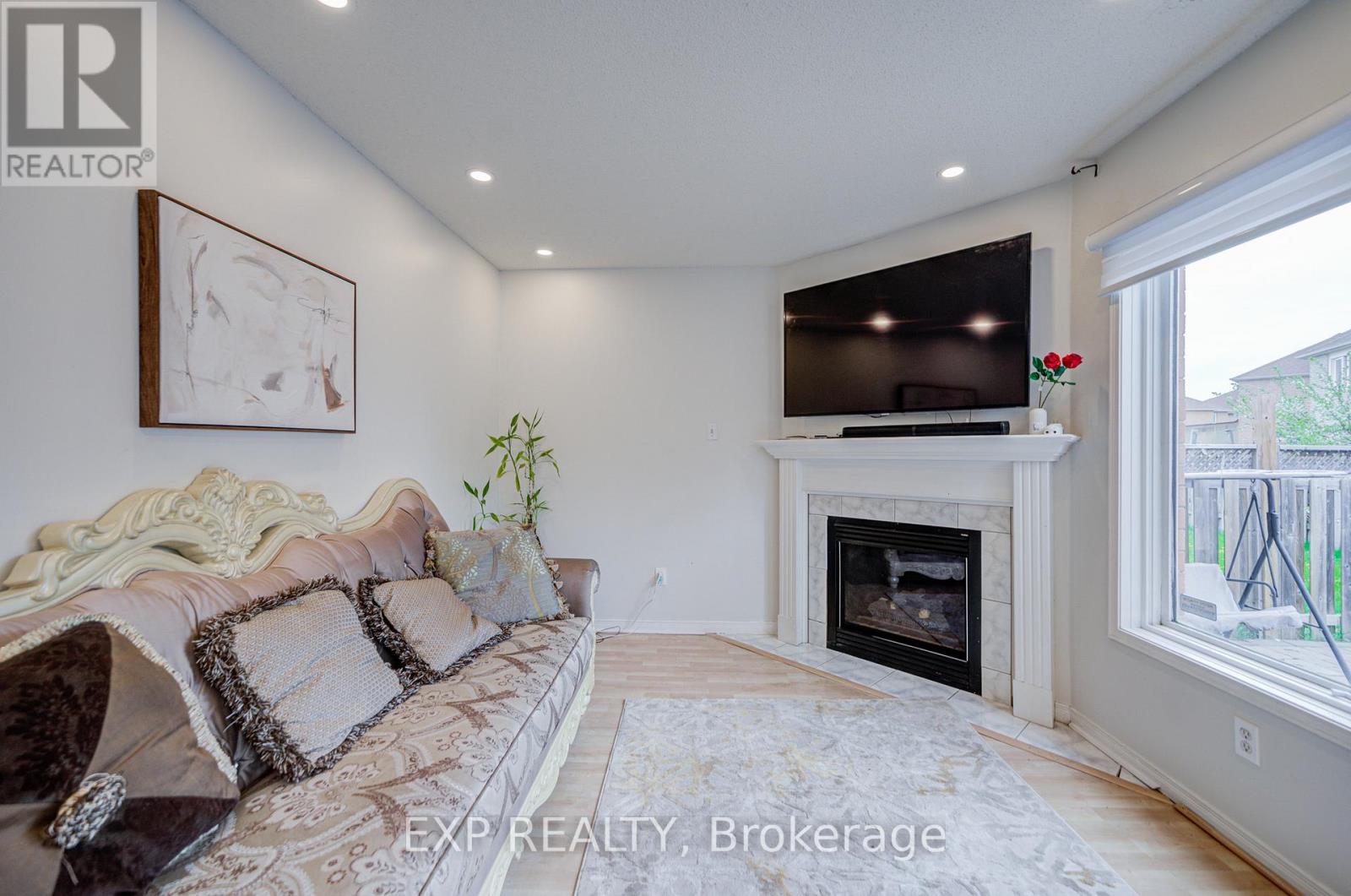 211 SOPHIA ROAD - 8