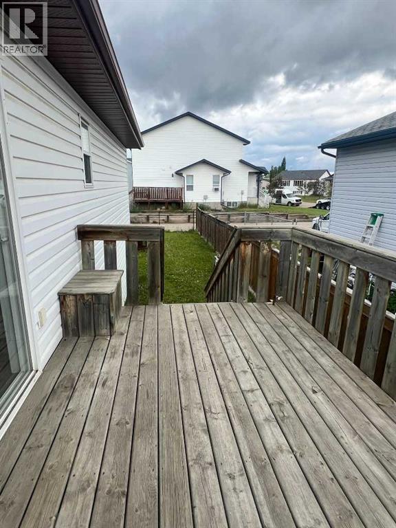deck with natural gas hook-up for BBQ