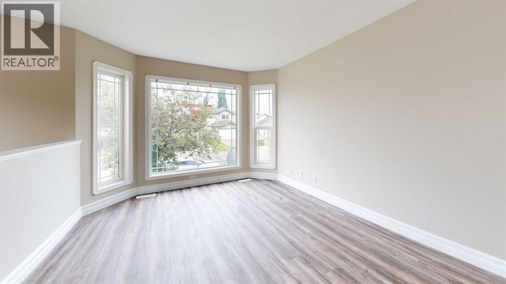 living room, faces south