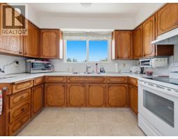 1218 Chamberlain Drive, North Vancouver, BC V7K1P3 Photo 12