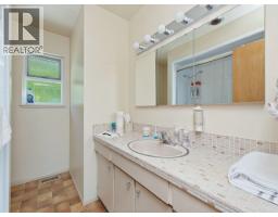 1218 Chamberlain Drive, North Vancouver, BC V7K1P3 Photo 15