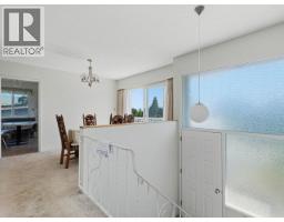1218 Chamberlain Drive, North Vancouver, BC V7K1P3 Photo 8