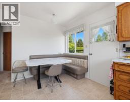 1218 Chamberlain Drive, North Vancouver, BC V7K1P3 Photo 13