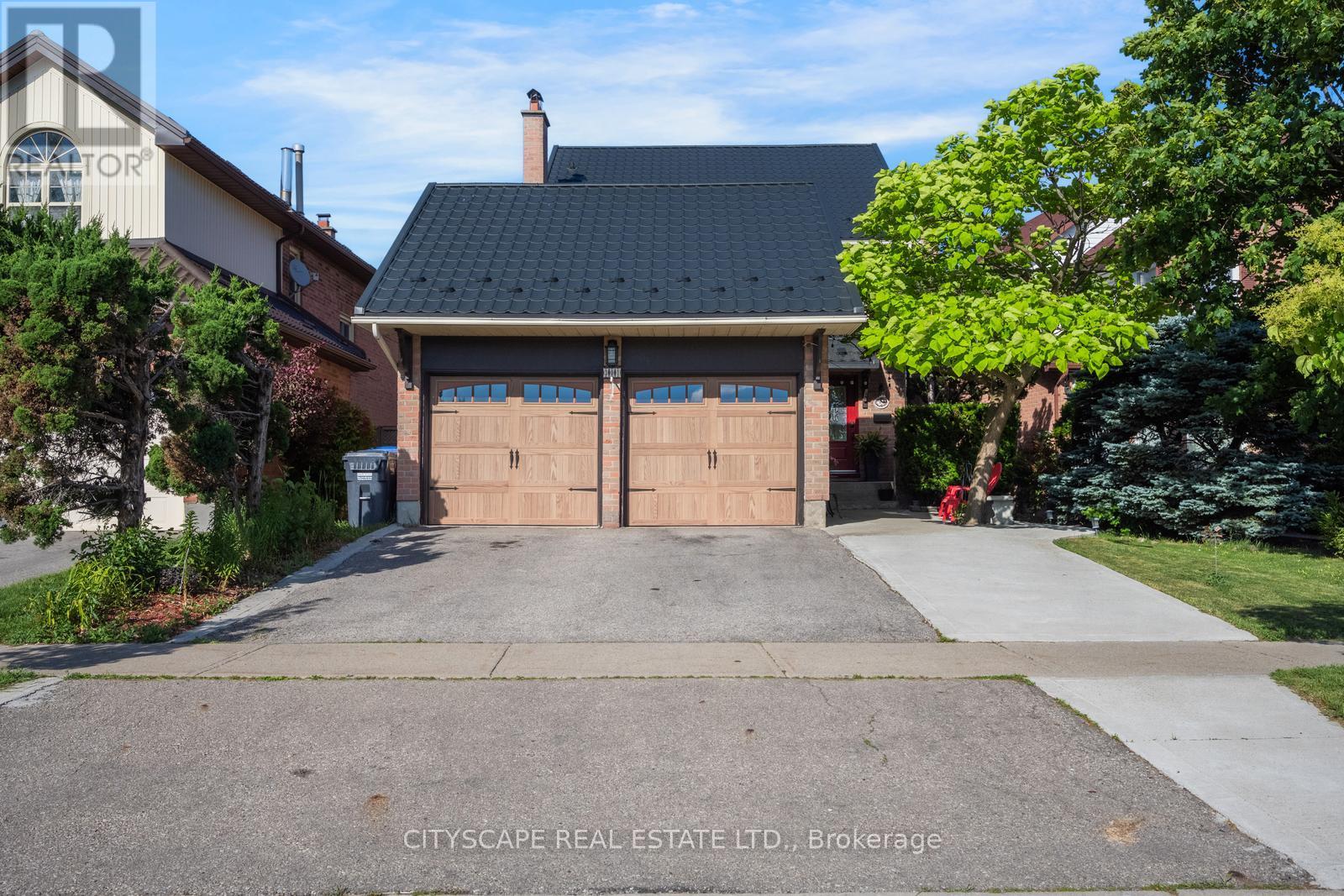 301 KINGSBRIDGE GARDEN - 1