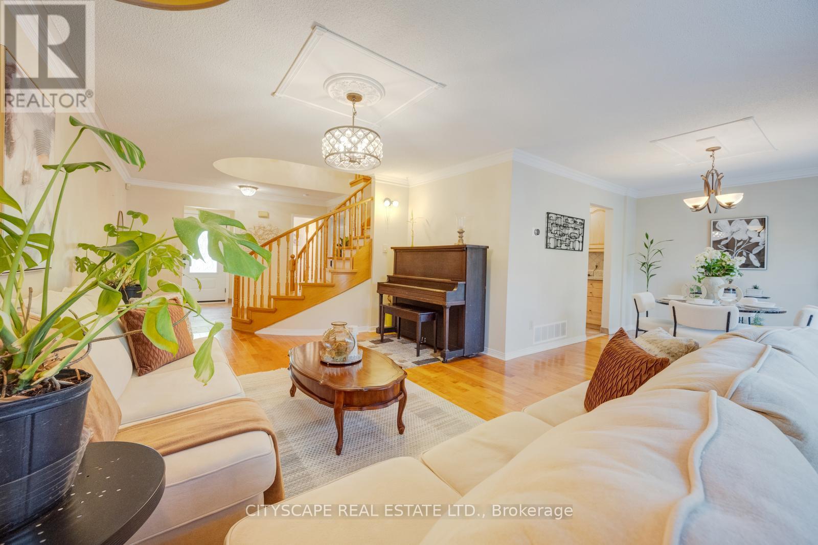301 KINGSBRIDGE GARDEN - 10