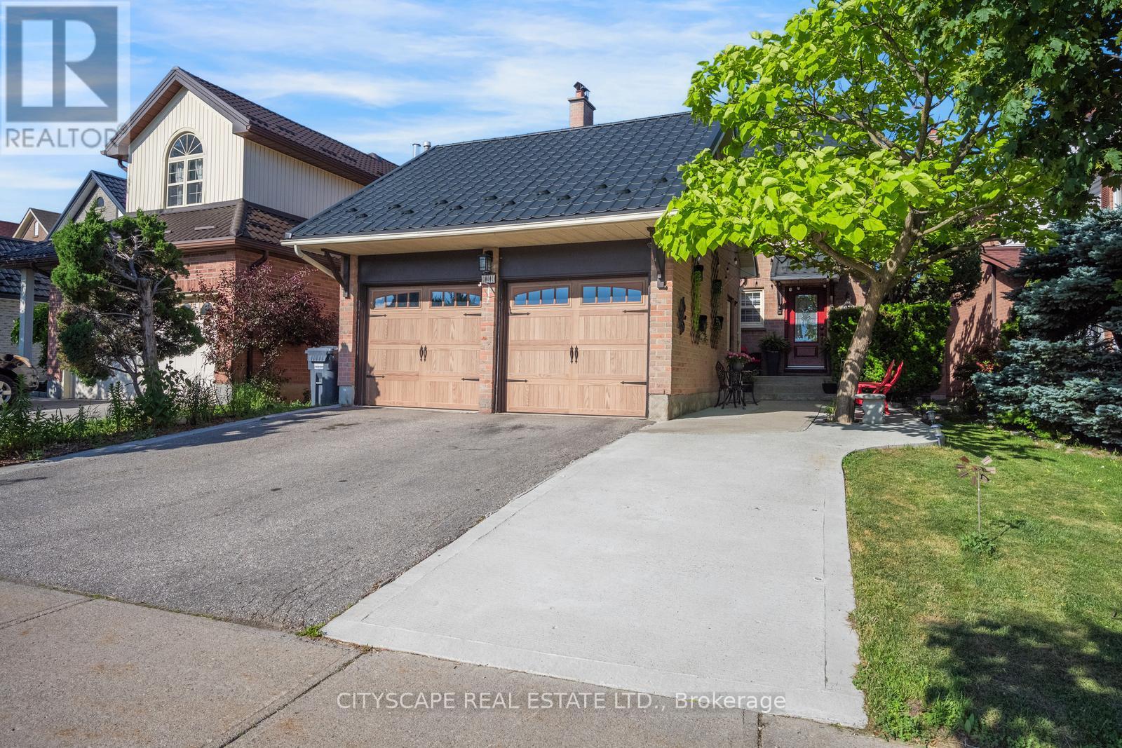 301 KINGSBRIDGE GARDEN - 2